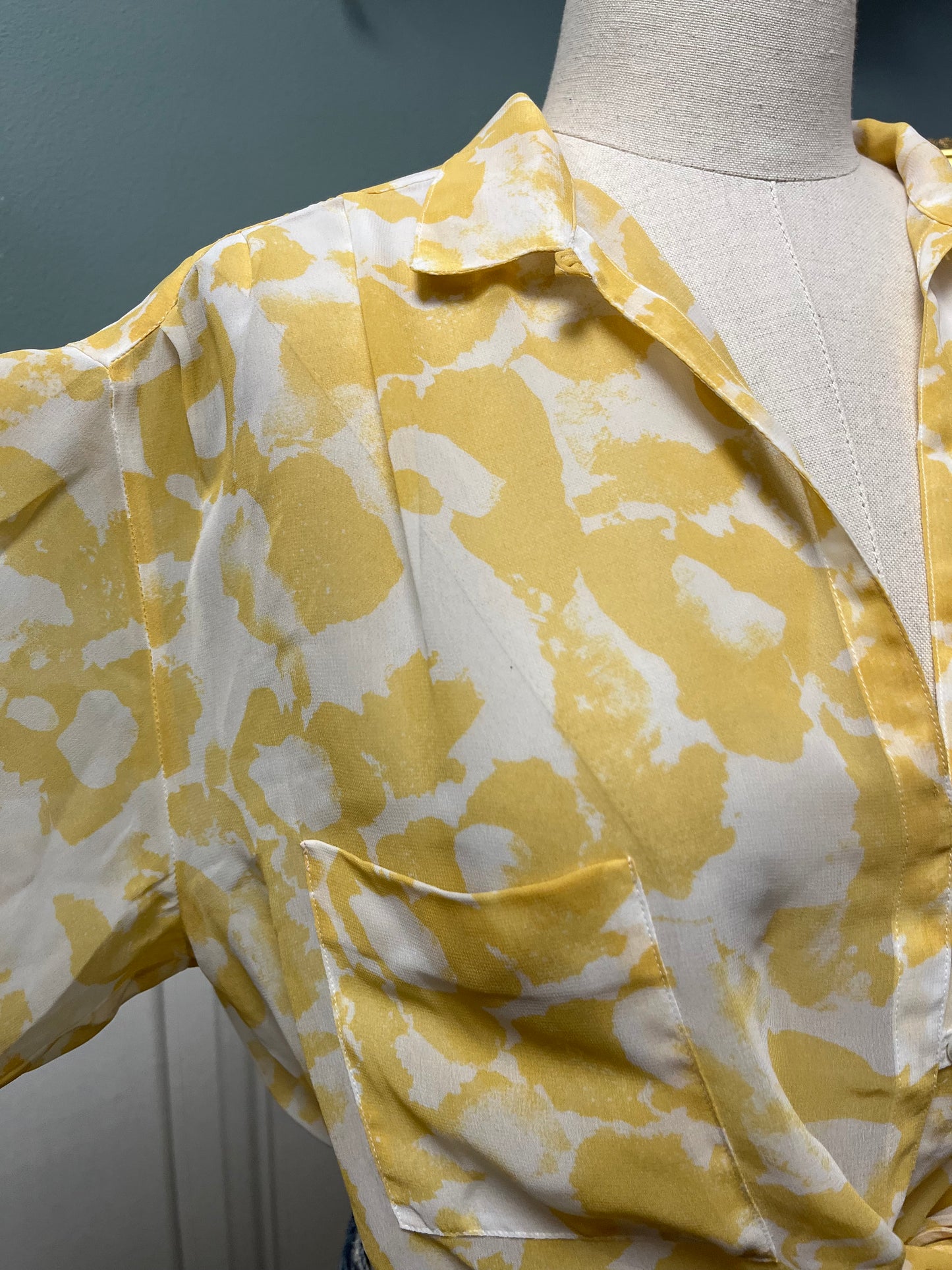 Chemisier vintage Cacharel Paris jaune imprimé – Léger et fluide