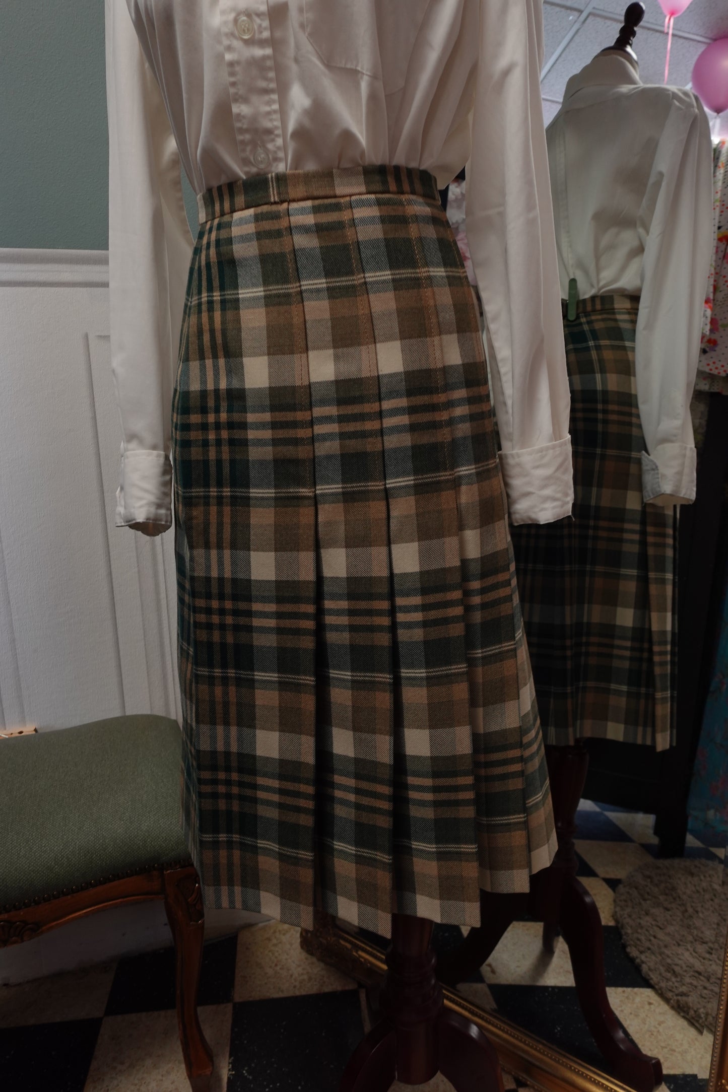 Jupe Midi Artisanale en Laine – Motif Tartan Carreaux Verts