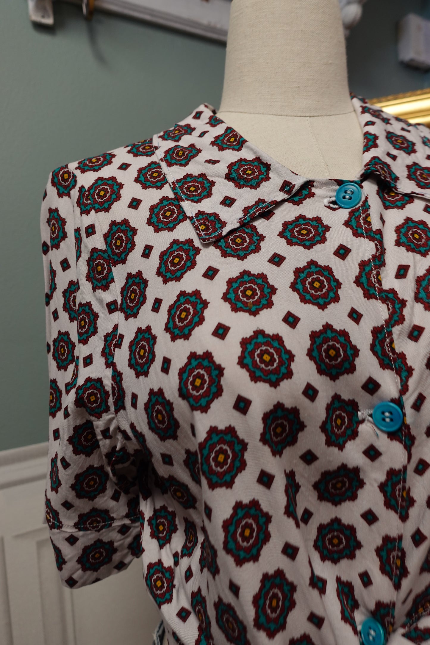 Veste-Chemise Légère Vintage Fait Main – Motifs Géométriques & Boutons Turquoise
