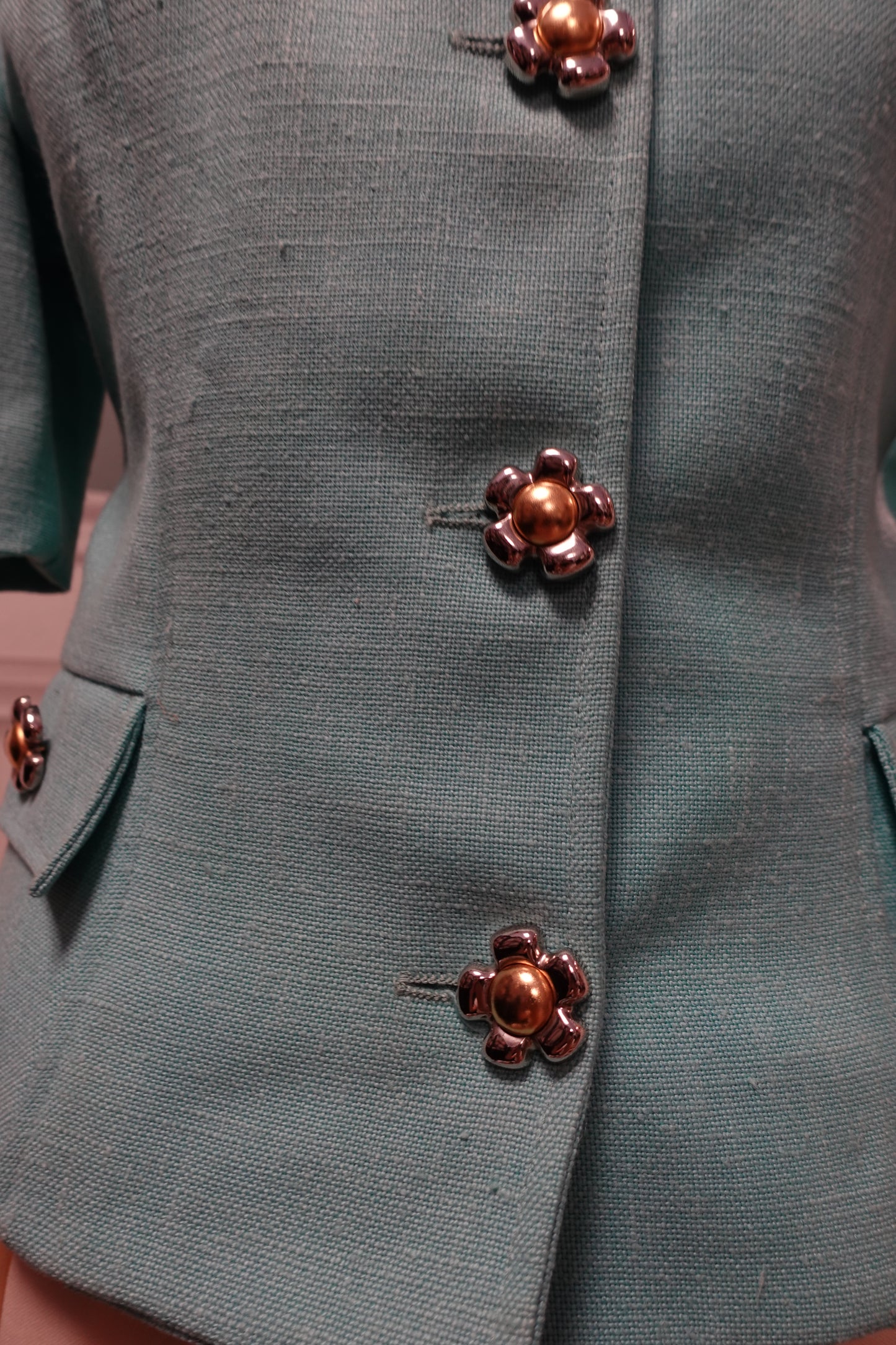 Veste tailleur vintage turquoise à boutons fleurs – Les Chemises Blanches France – Taille 38