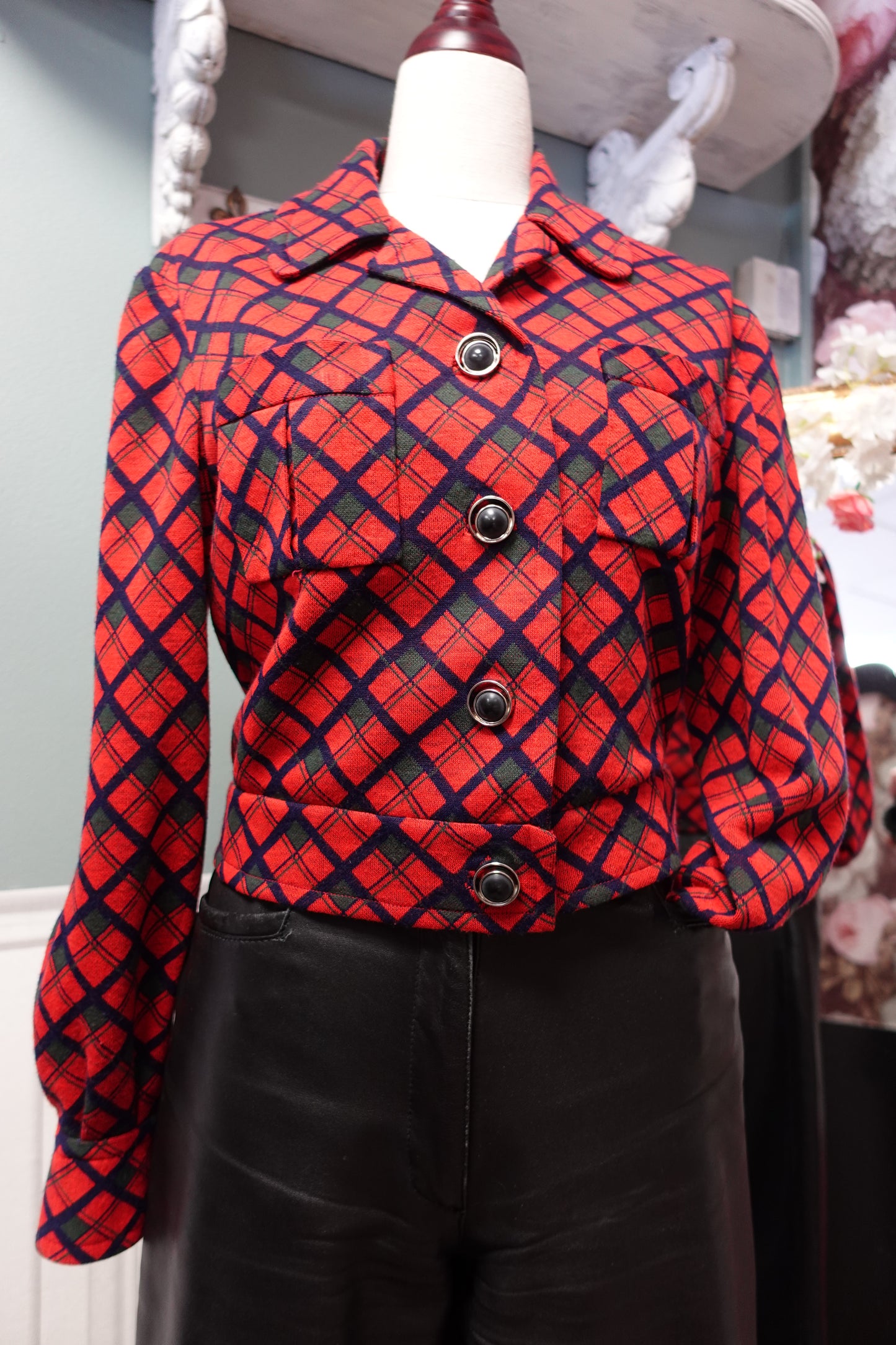 Veste Structurée "Cropped" en Laine Rouge et Motifs Tissés — Pièce d'Archive Rétro