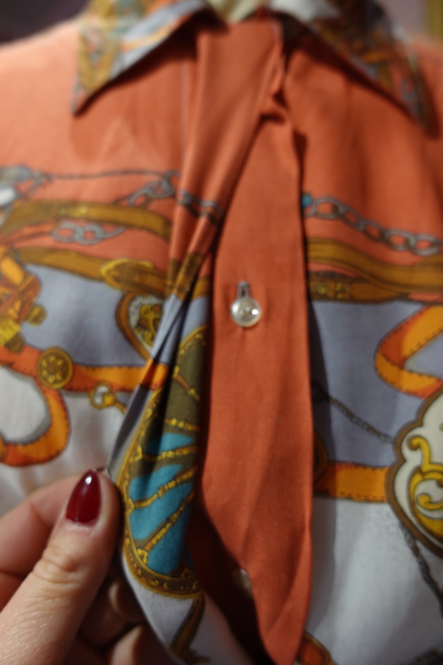 Chemise Caroll Vintage – Imprimé "Chaînes" Style Foulard – Tons Corail