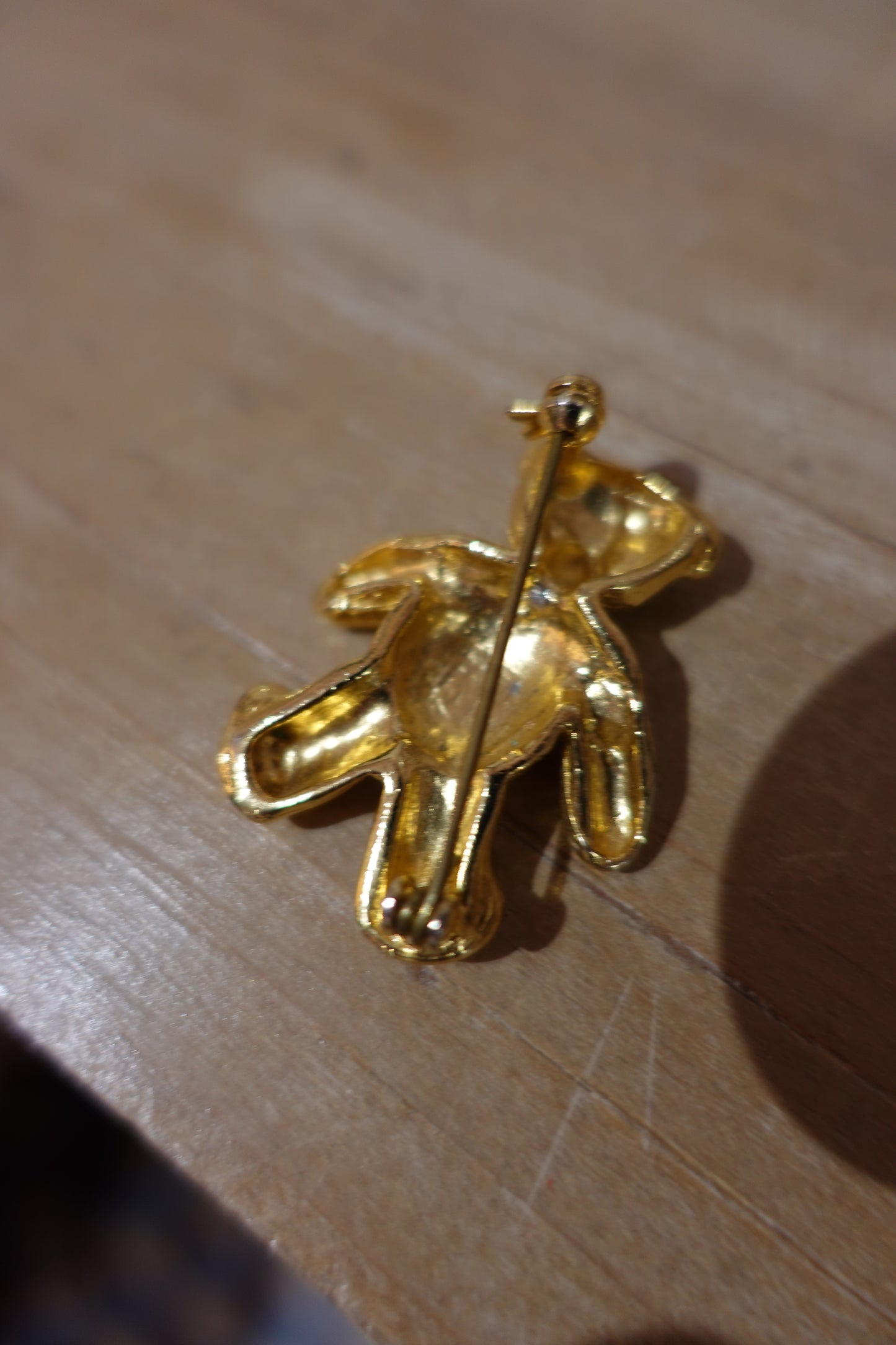 Broche vintage ourson émaillé jaune