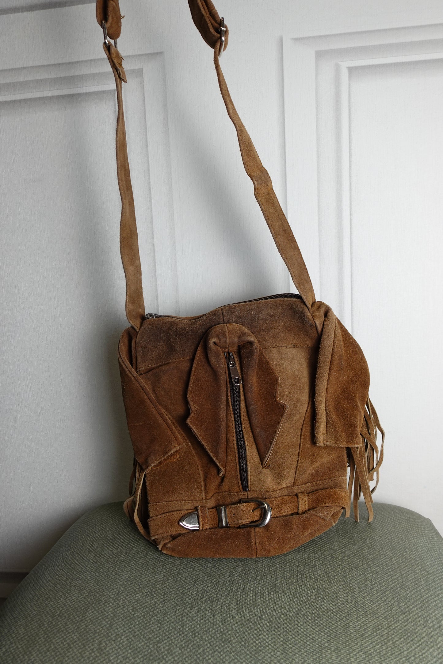 Sac bandoulière vintage en cuir suédé – Design veste western
