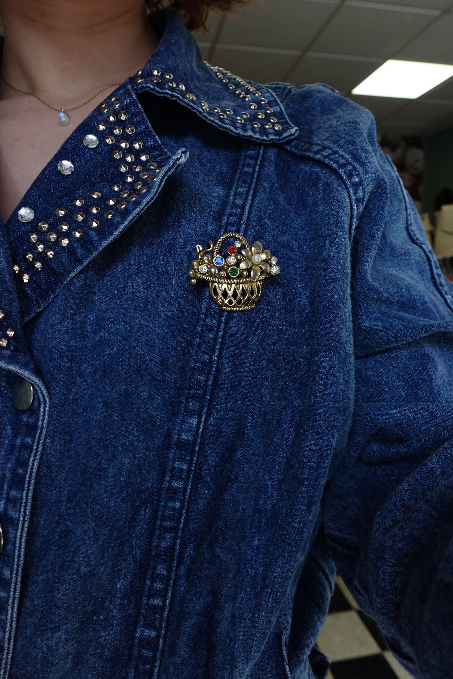 Broche Vintage Panier de Fleurs - Strass & Dorure
