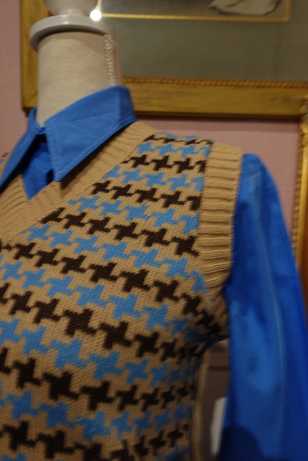 Pull sans Manches "Preppy" - Motif Graphique Beige & Bleu