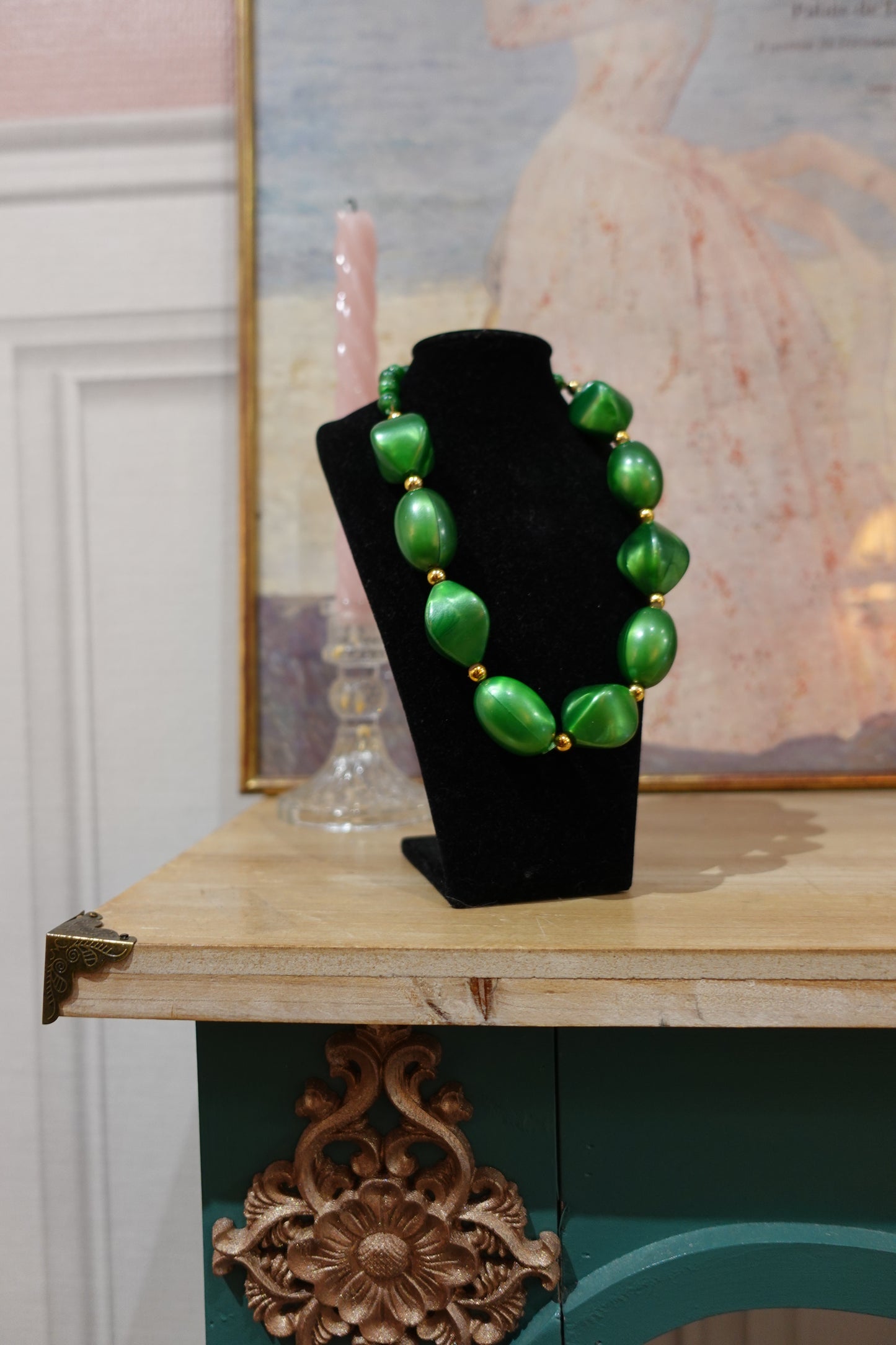 Collier vintage en résine verte marbrée – Années 80