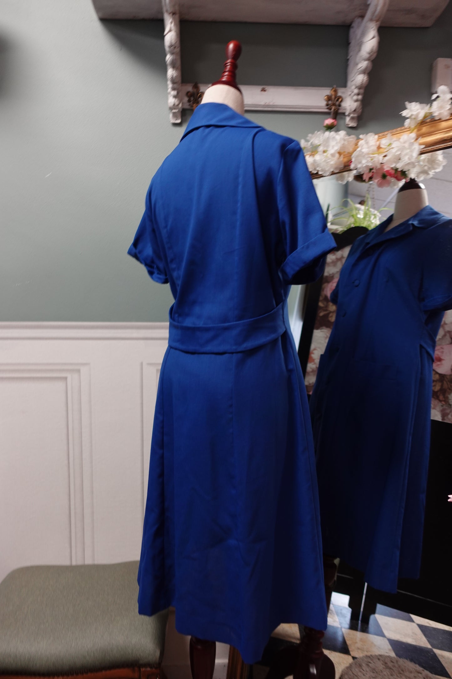 Robe Trapèze Rétro Bleu Roi & Surpiqûres Contrasto