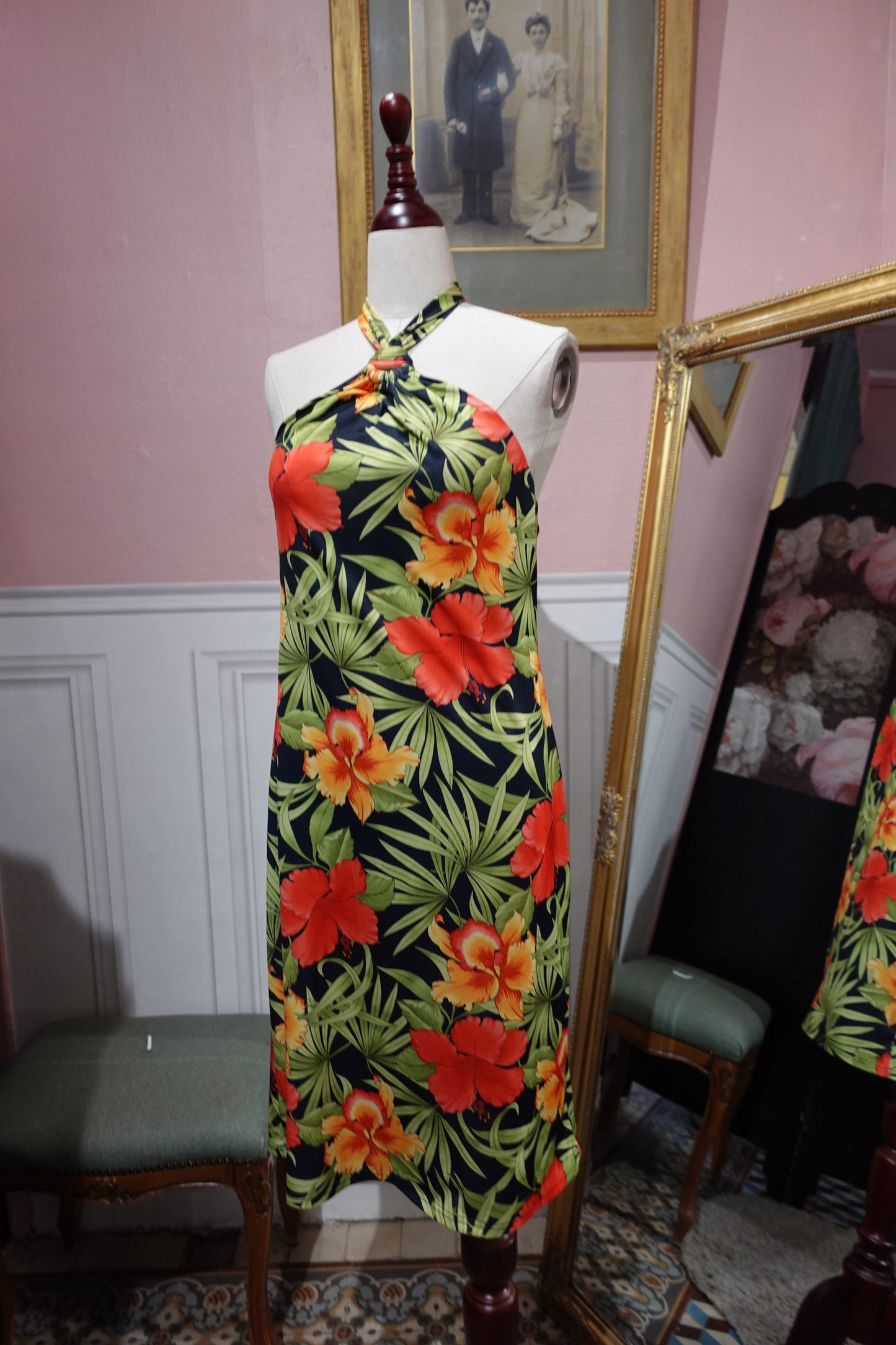 Robe dos nu à imprimé tropical