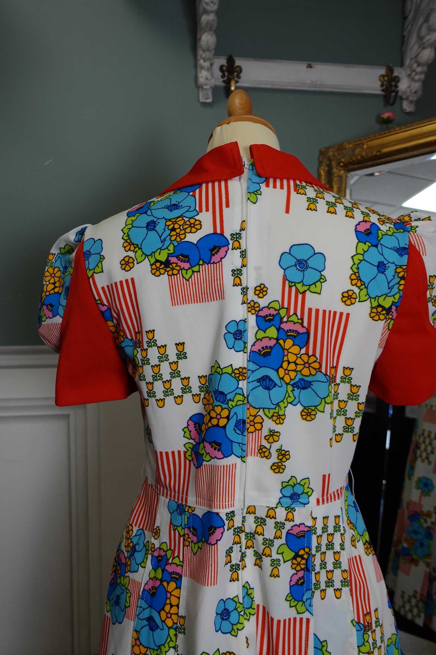 Robe vintage années 60/70 à imprimé floral graphique