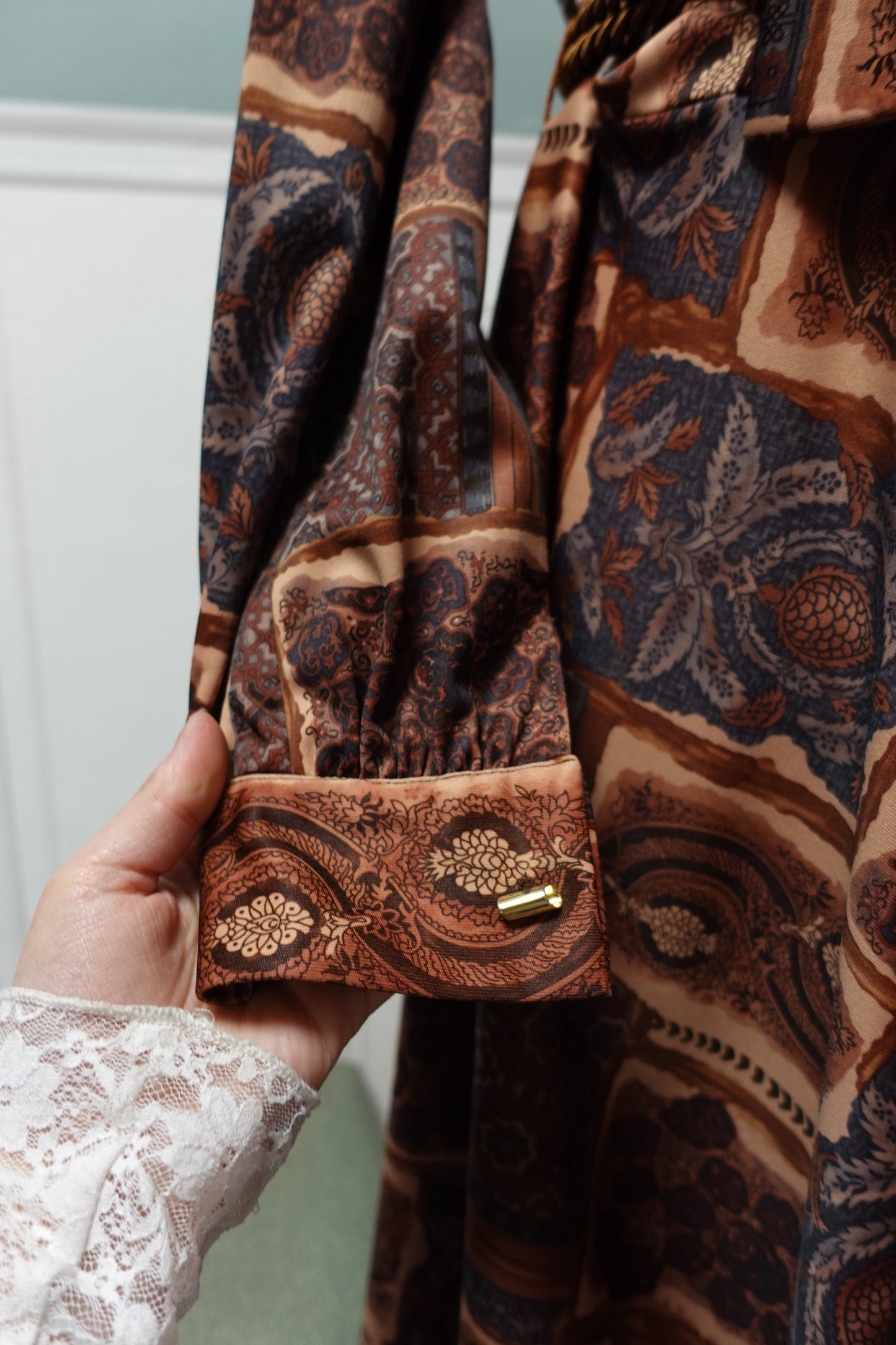 Robe Midi Vintage à Motifs Graphiques Marron & Col Lavallière