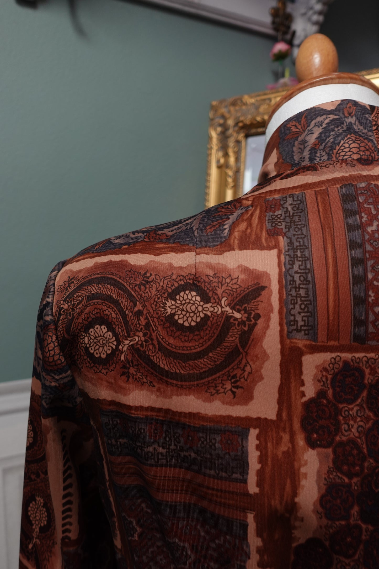 Robe Midi Vintage à Motifs Graphiques Marron & Col Lavallière