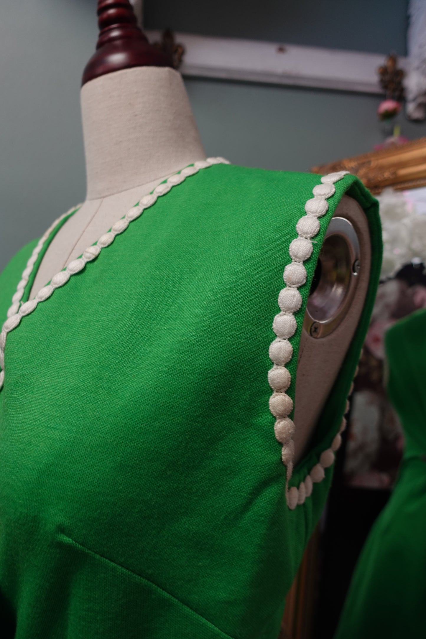 Robe Portefeuille Vintage Années 70 – Vert Pop & Coupe en A II