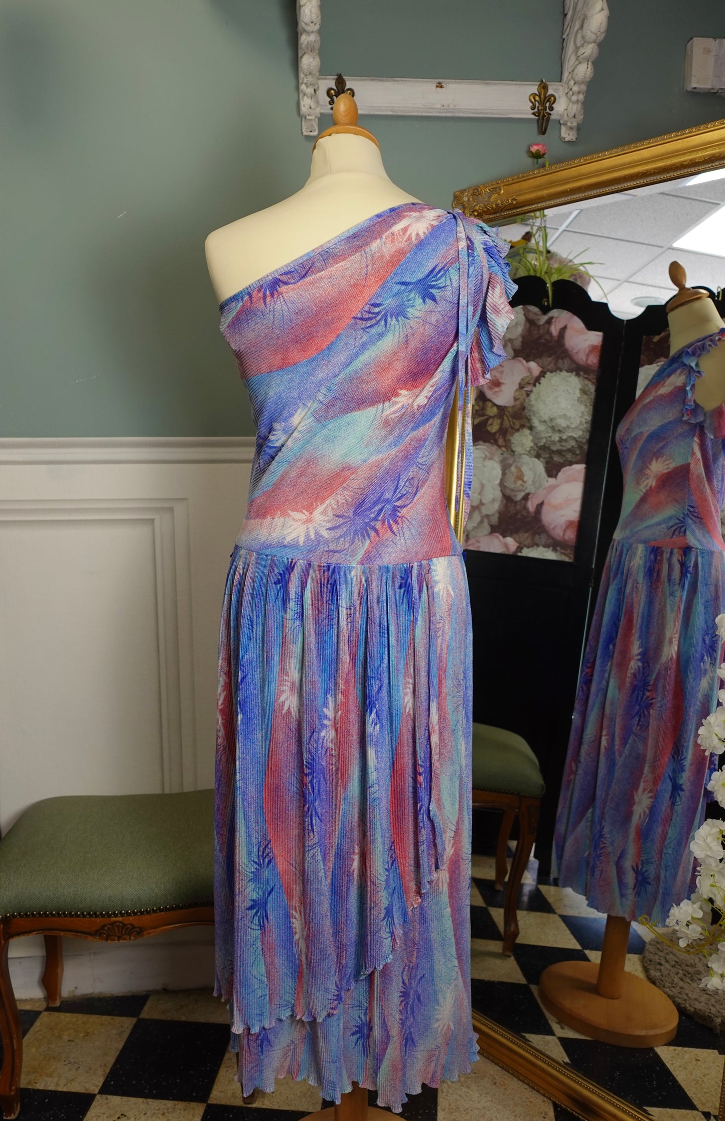 Robe vintage asymétrique plissée – Années 80