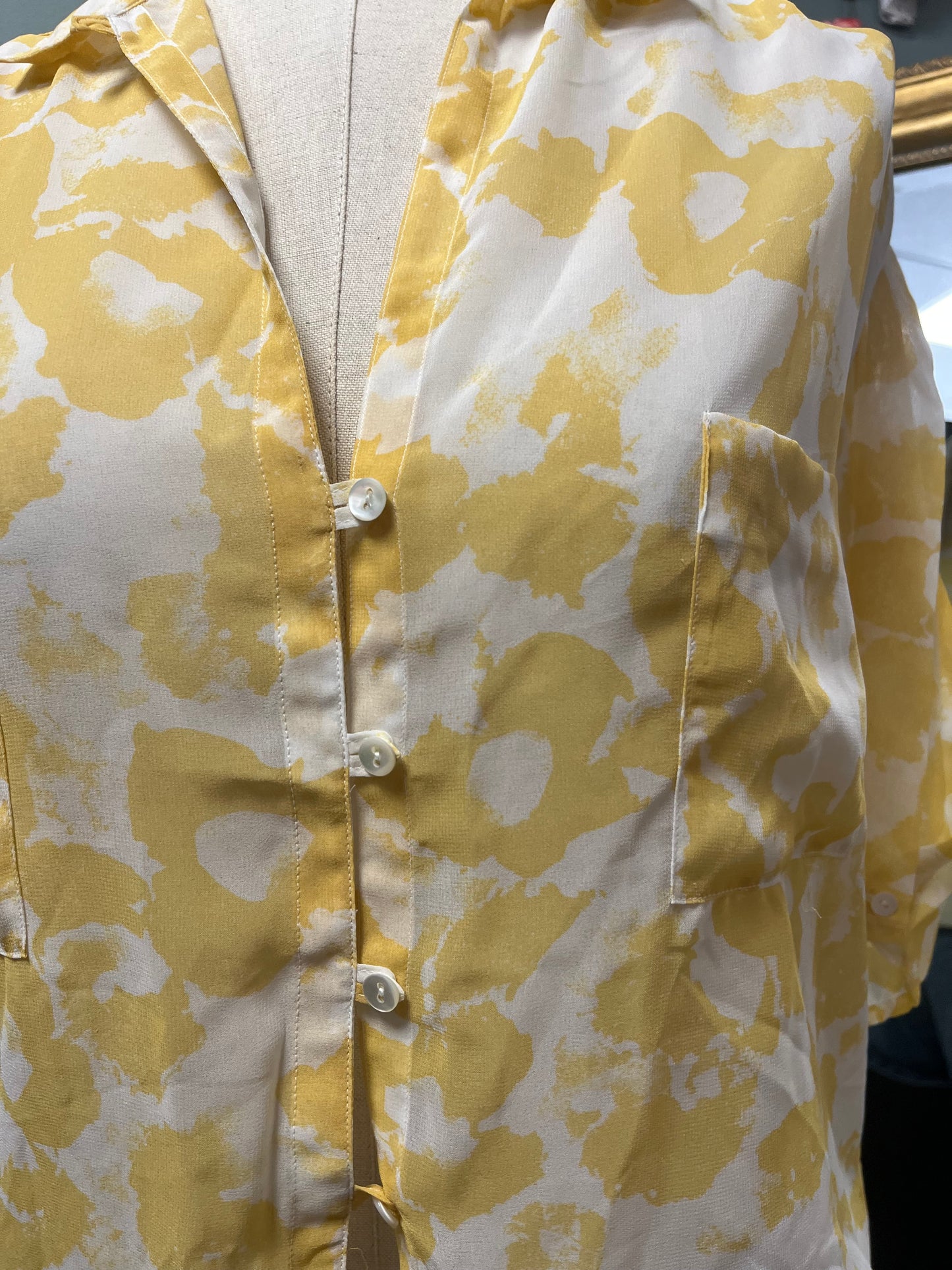Chemisier vintage Cacharel Paris jaune imprimé – Léger et fluide