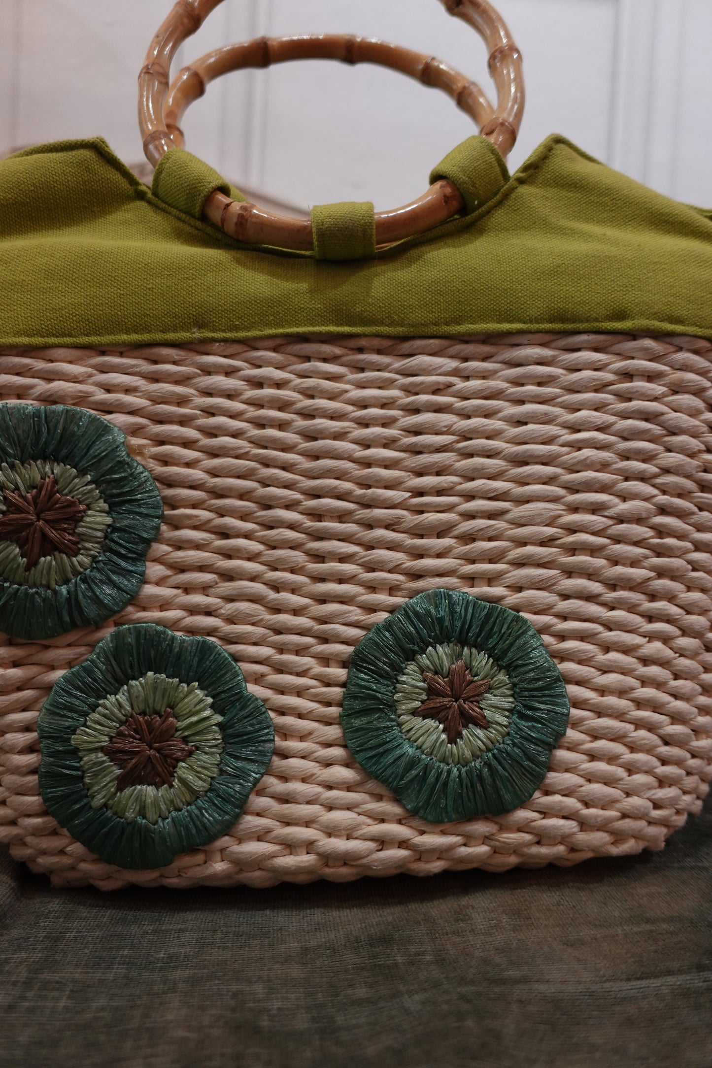 Sac Panier Vintage en Osier Tressé — Crème & Vert Riviera (Circa 1970)