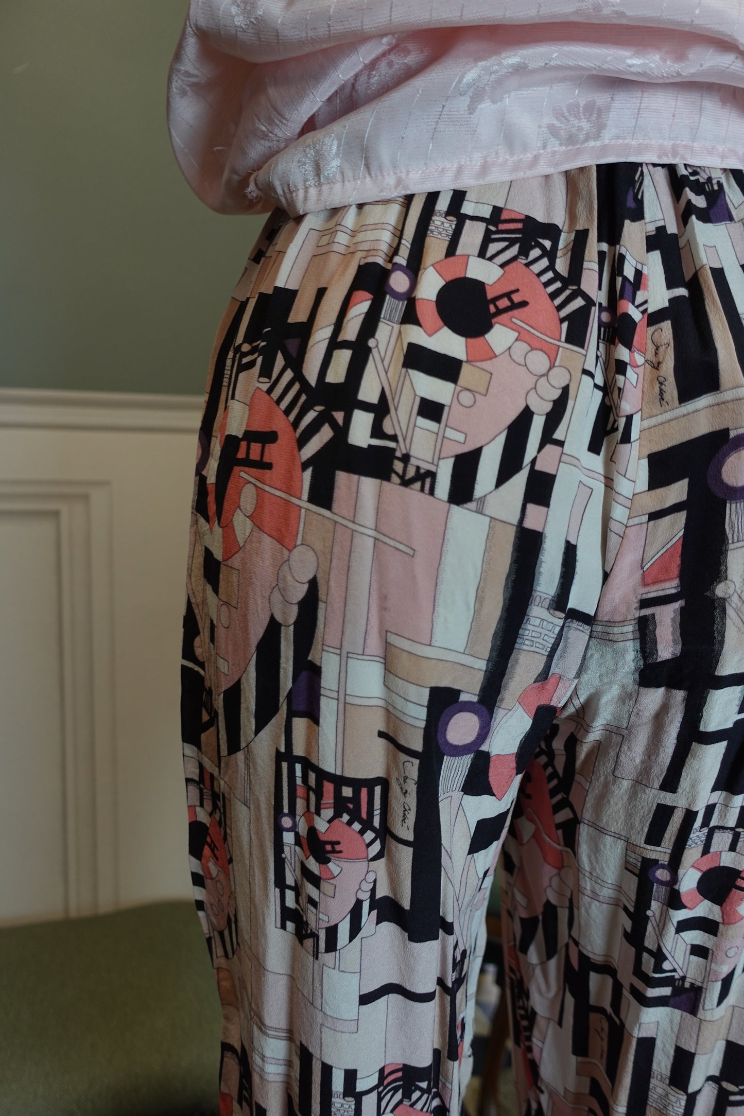 Pantalon vintage See by Chloé en soie à motifs graphiques