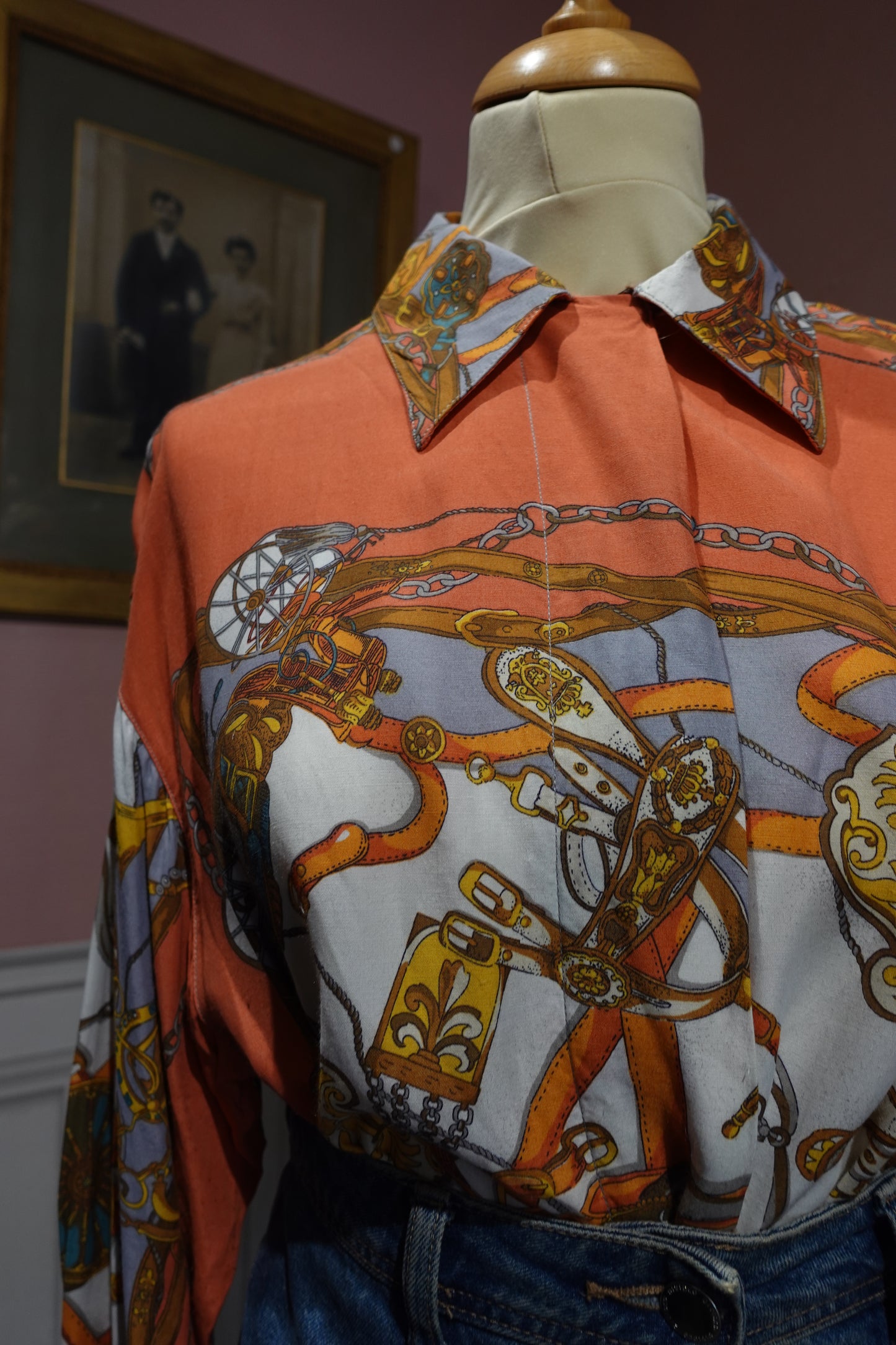 Chemise Caroll Vintage – Imprimé "Chaînes" Style Foulard – Tons Corail