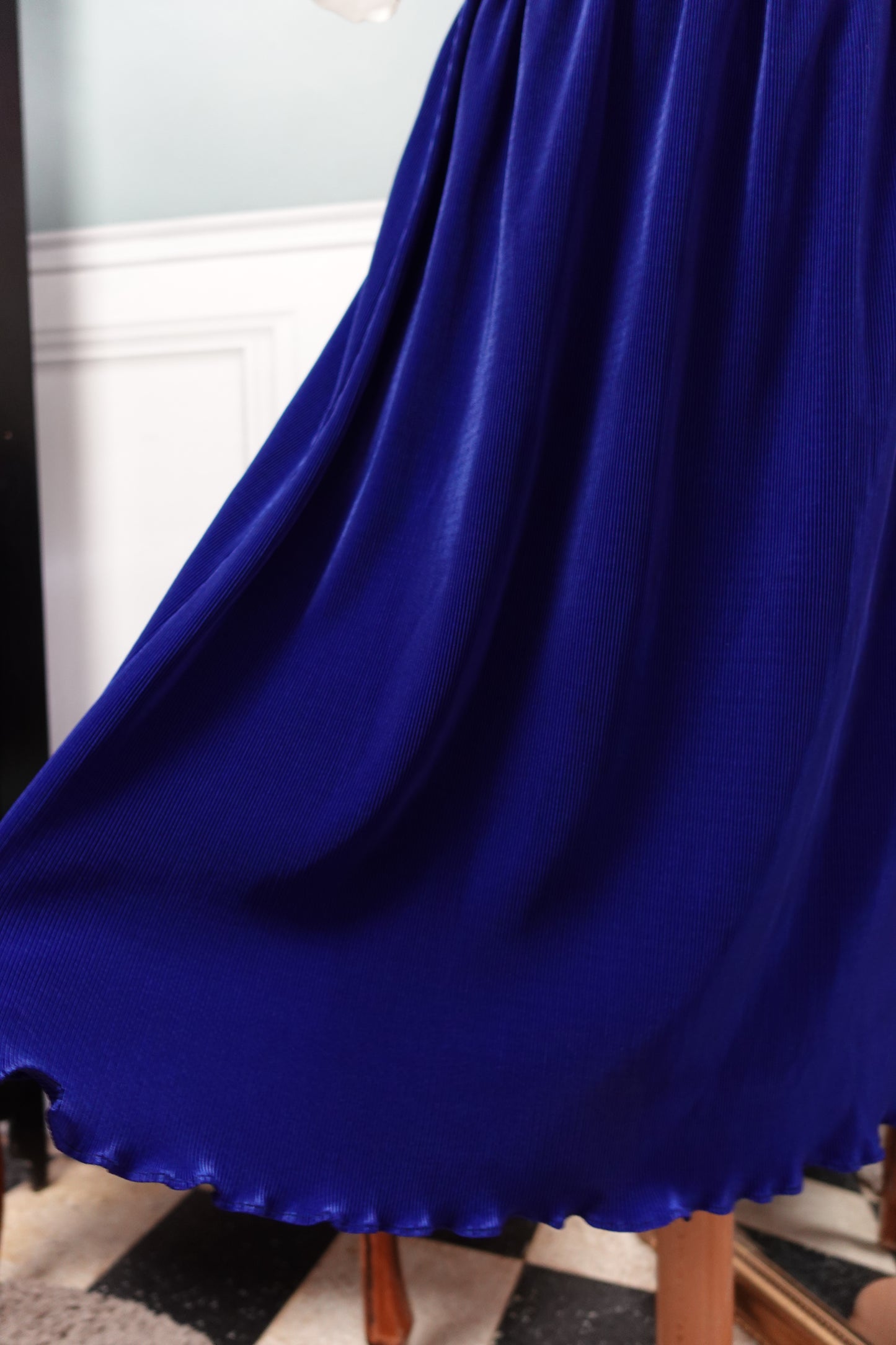 Jupe midi micro-plissée – Bleu Électrique