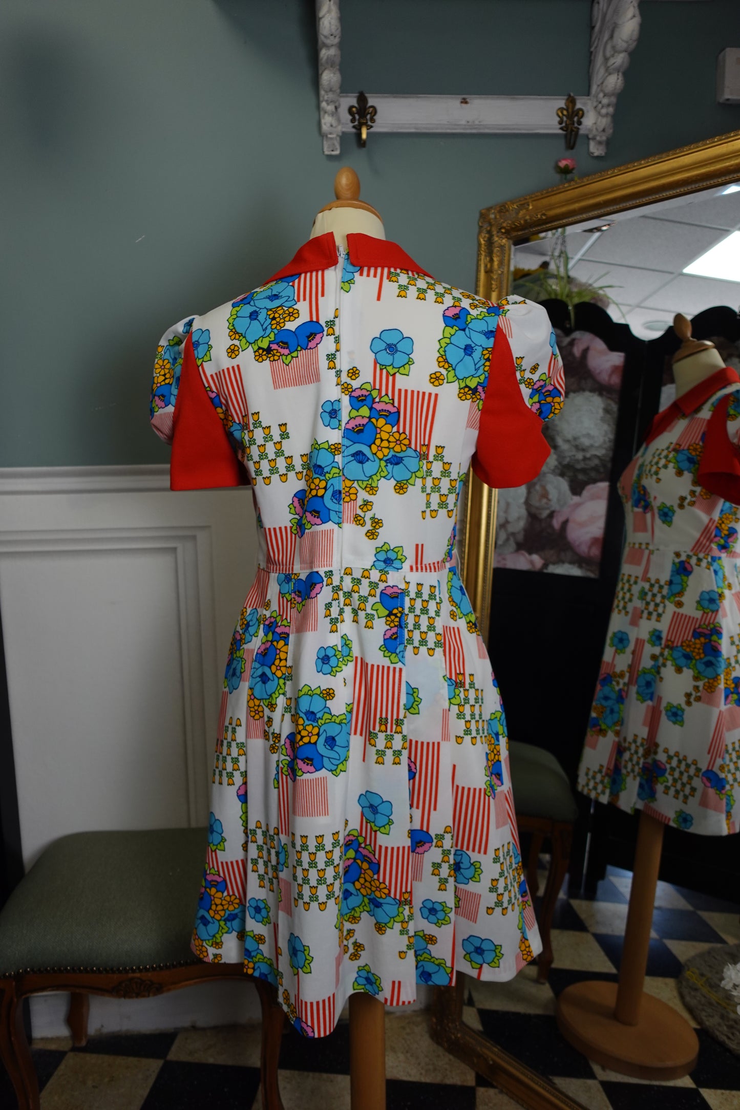 Robe vintage années 60/70 à imprimé floral graphique