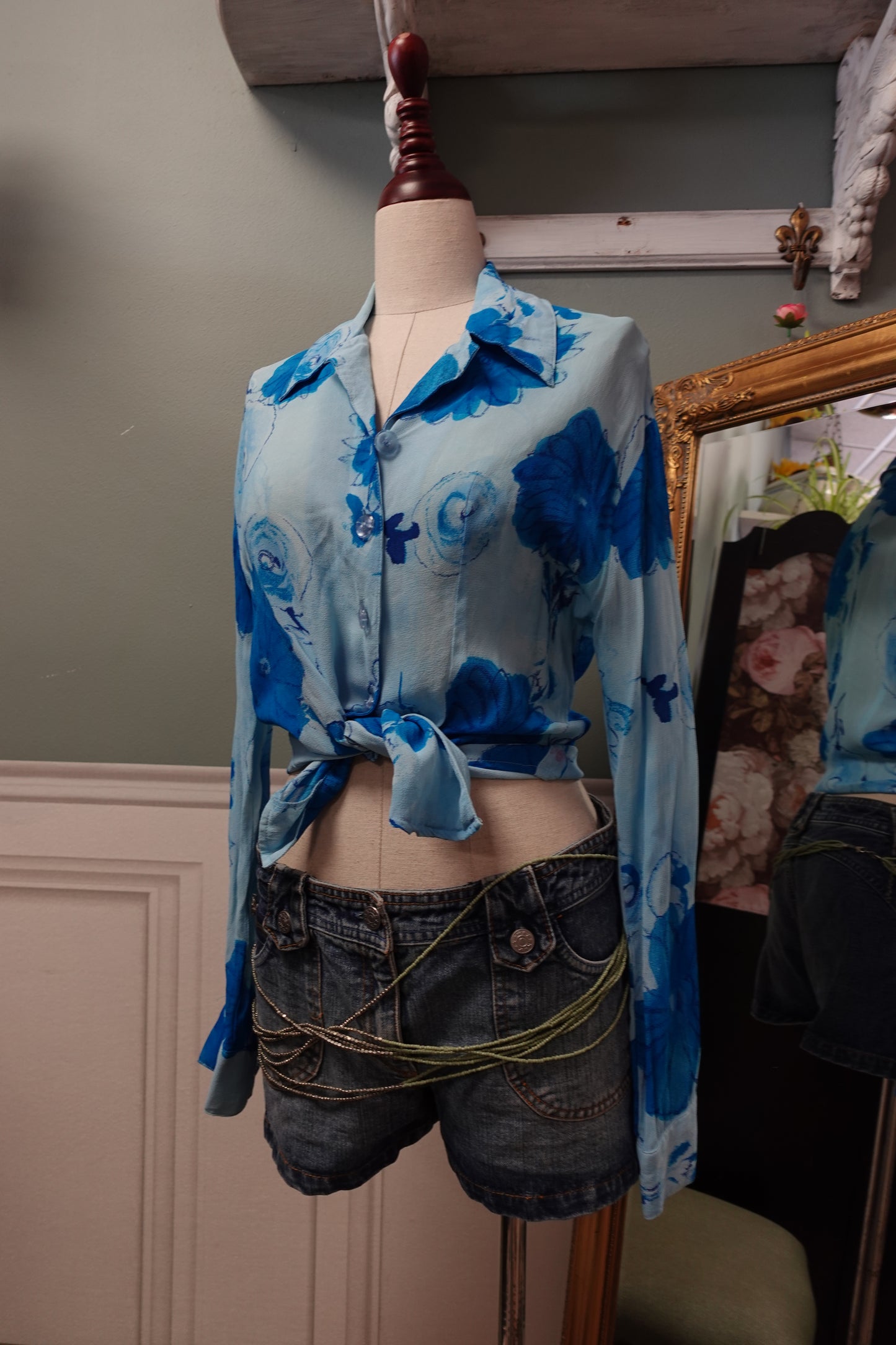 Chemisier vintage Beverly Rose en viscose à imprimé floral bleu