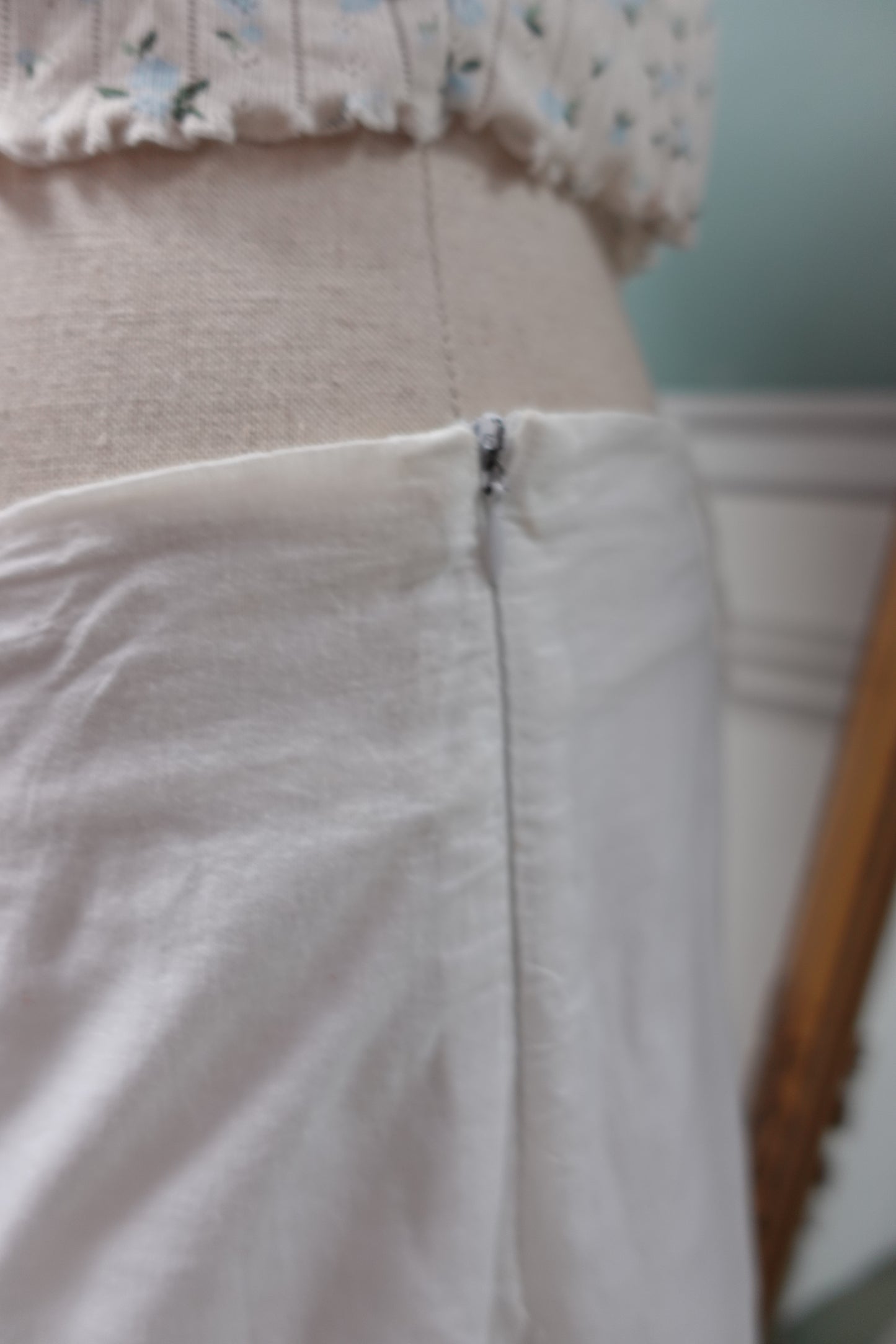Jupe midi blanche légère à volants – Taille 38