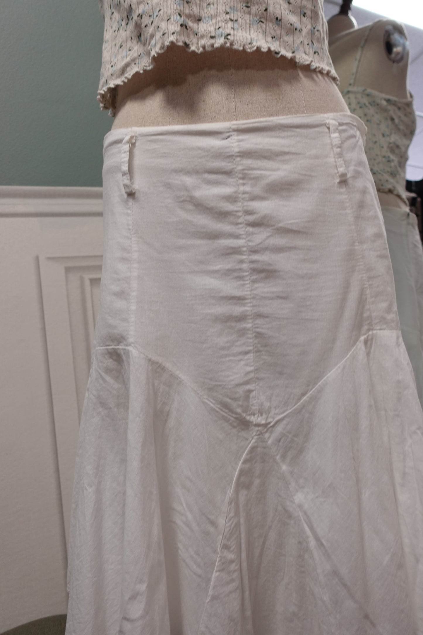Jupe midi blanche légère à volants – Taille 38