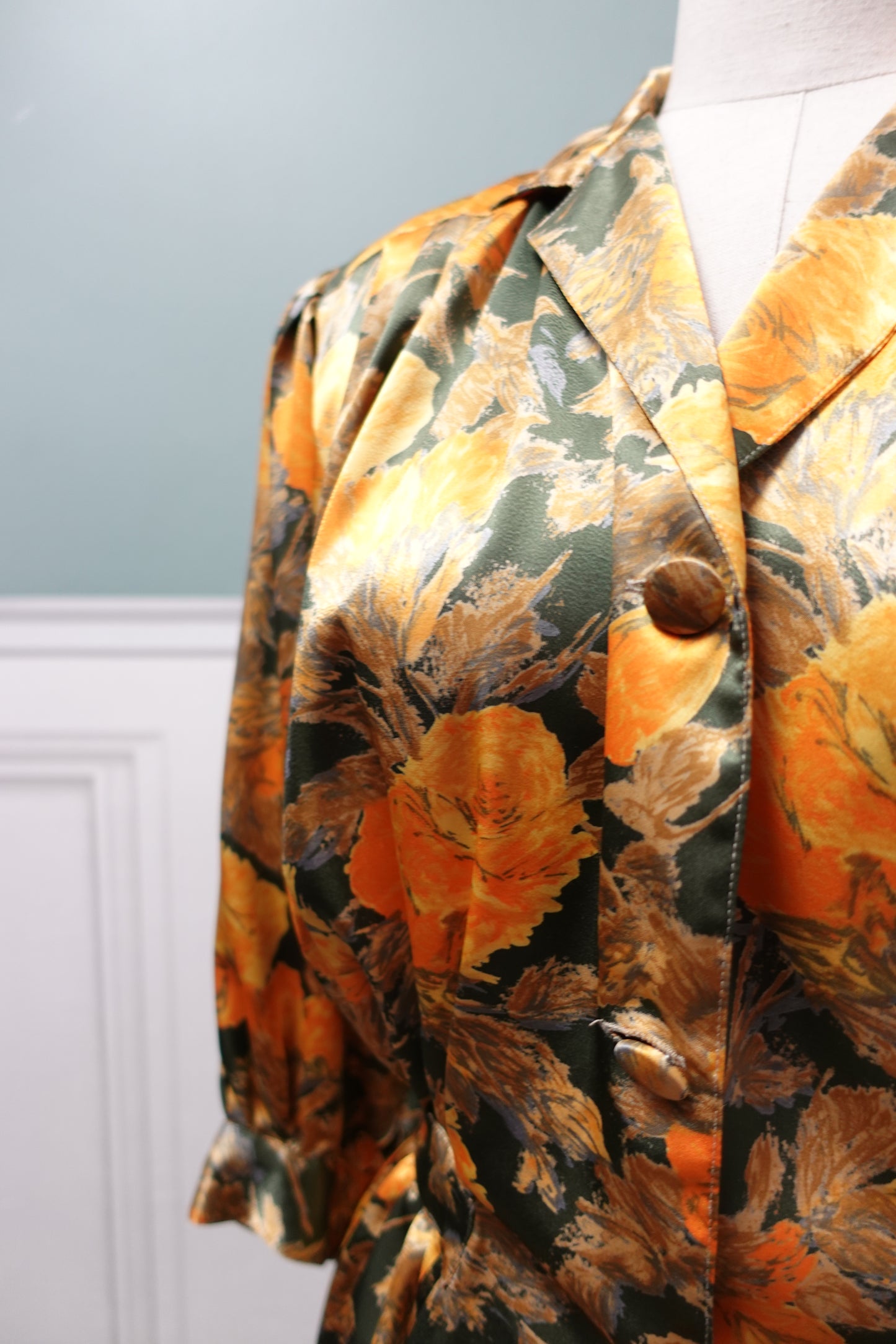 Chemisier architectural "Daphné" – Fleuri Kaki & Jaune Orangé – Made in France