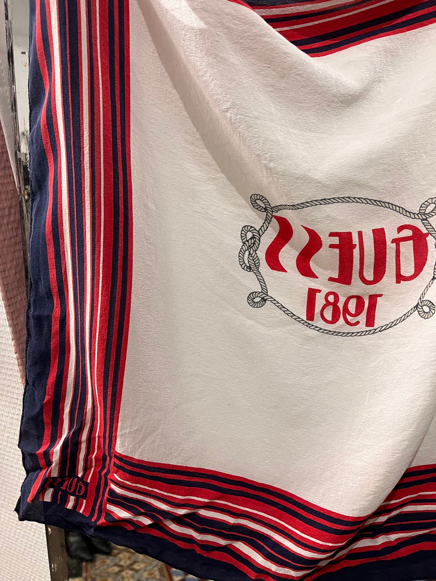 Foulard Guess 1981 Vintage