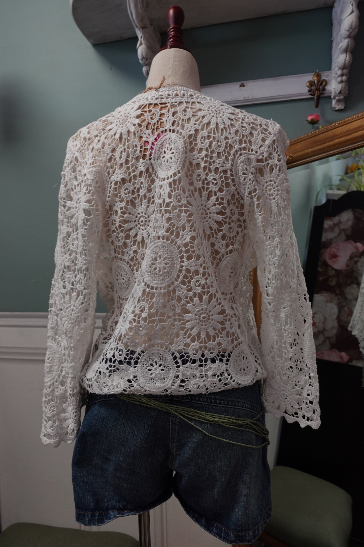 Gilet vintage en crochet blanc – Style bohème chic