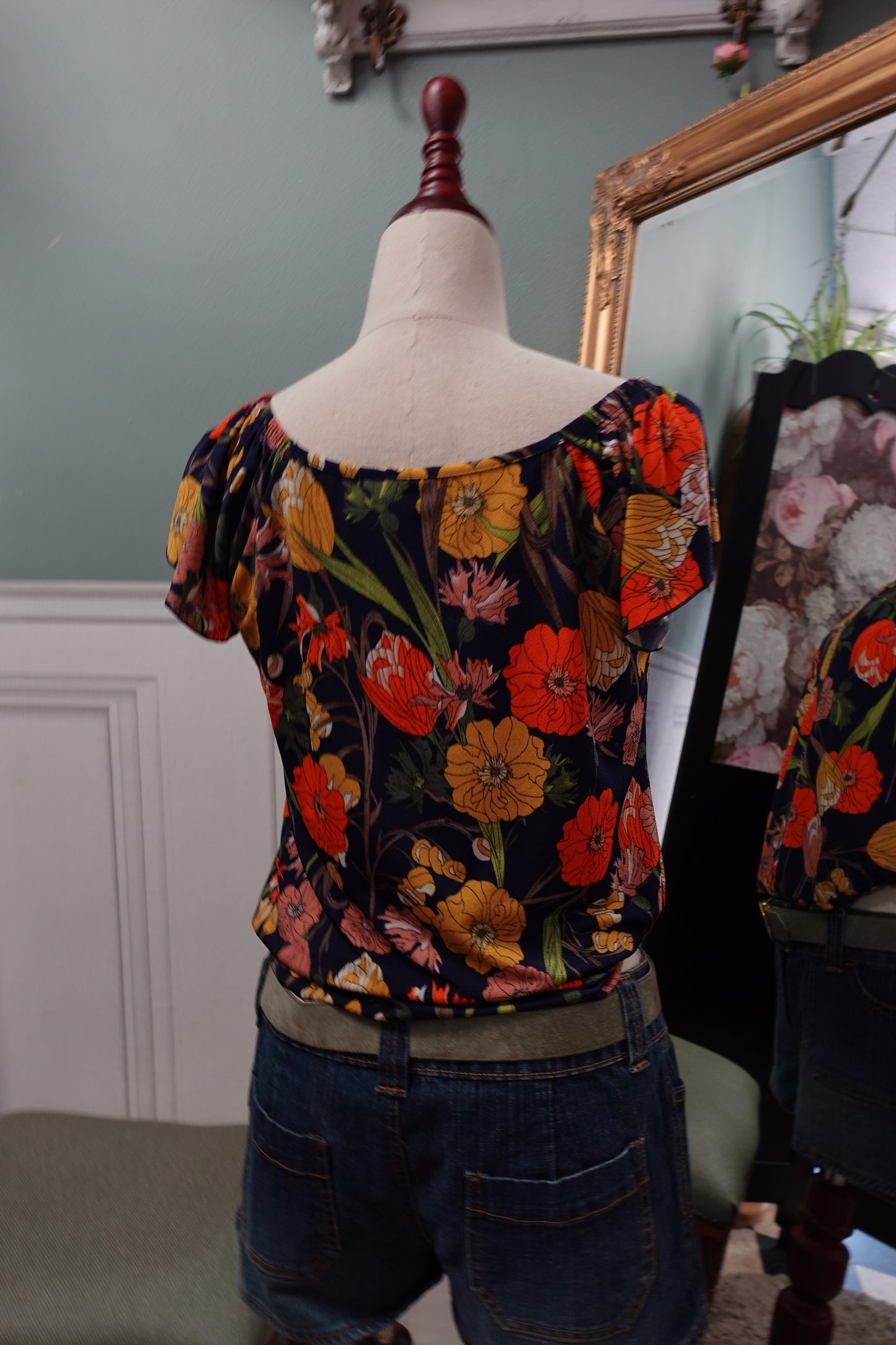 T-shirt stretch imprimé "Capucine" – Bleu Marine & Fleurs Colorées