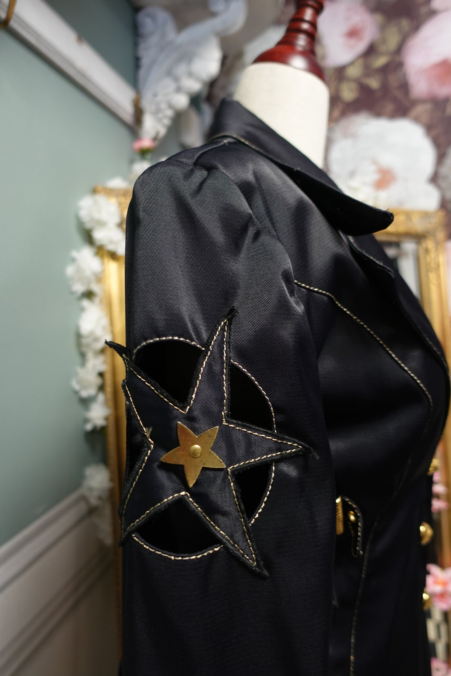 Veste Blazer Asymétrique Vintage — Noir & Boutons Bijoux (Circa 1980)