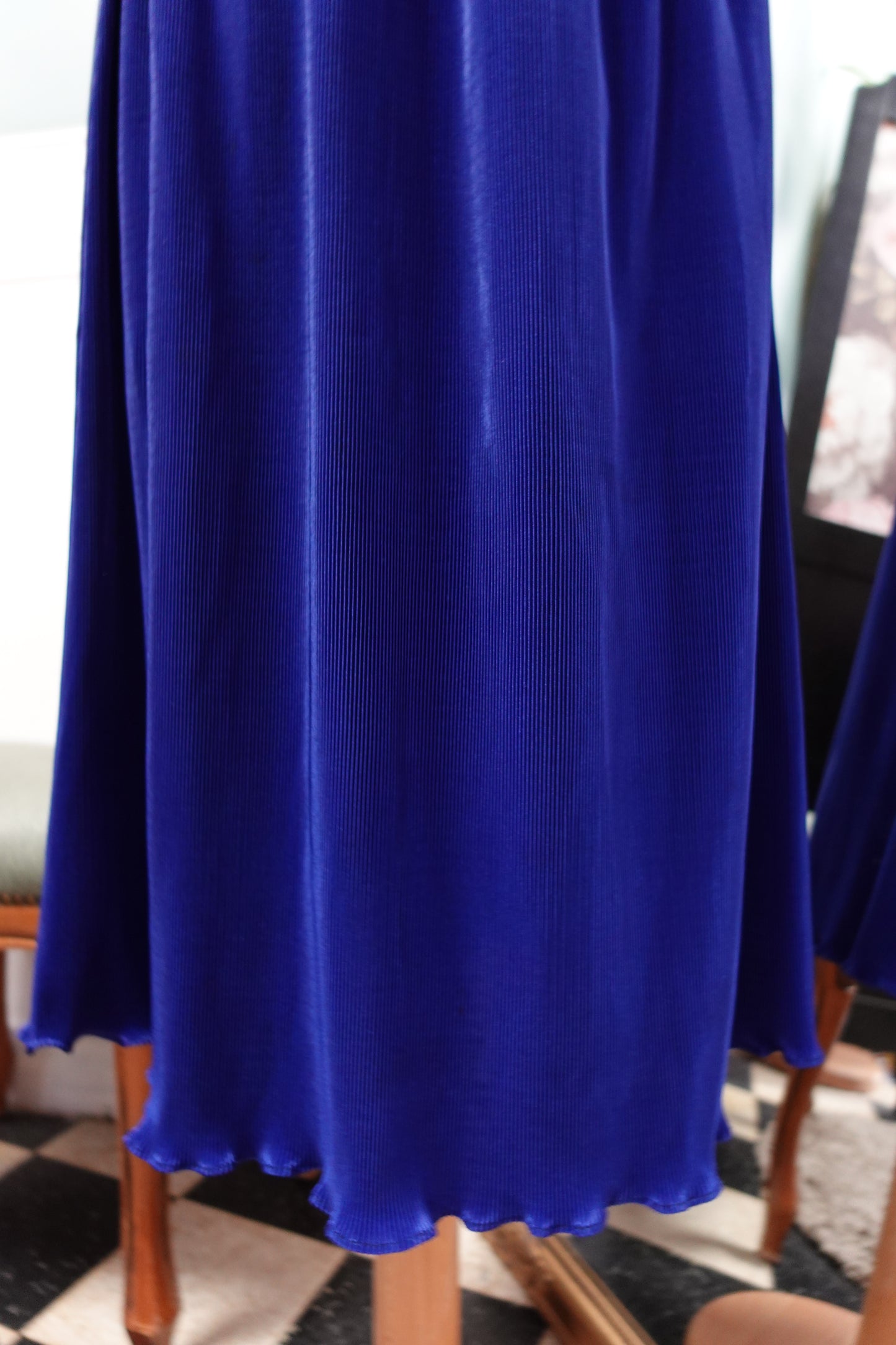 Jupe midi micro-plissée – Bleu Électrique