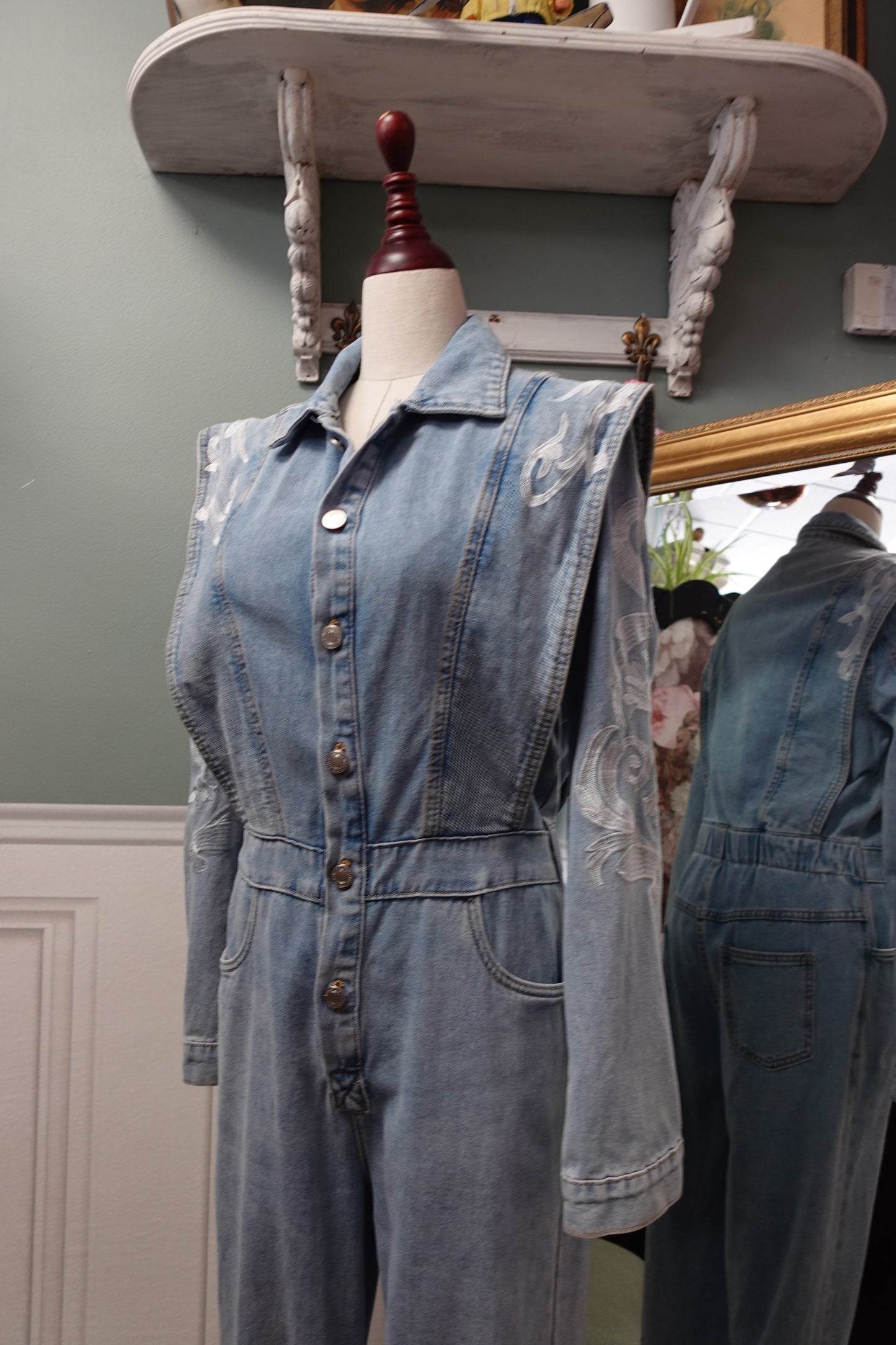 Combinaison en denim structurée – Inspiration Années 80