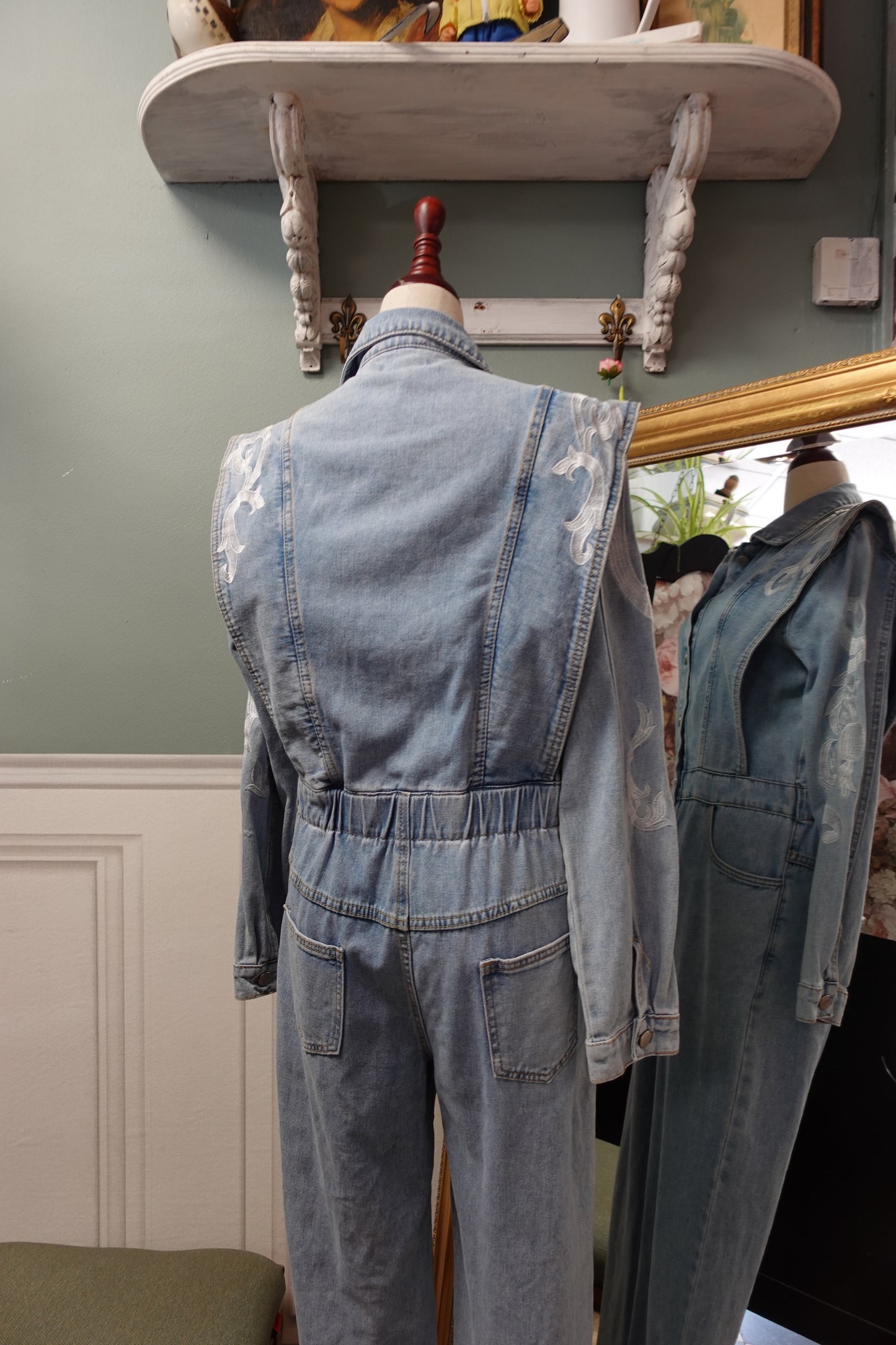 Combinaison en denim structurée – Inspiration Années 80