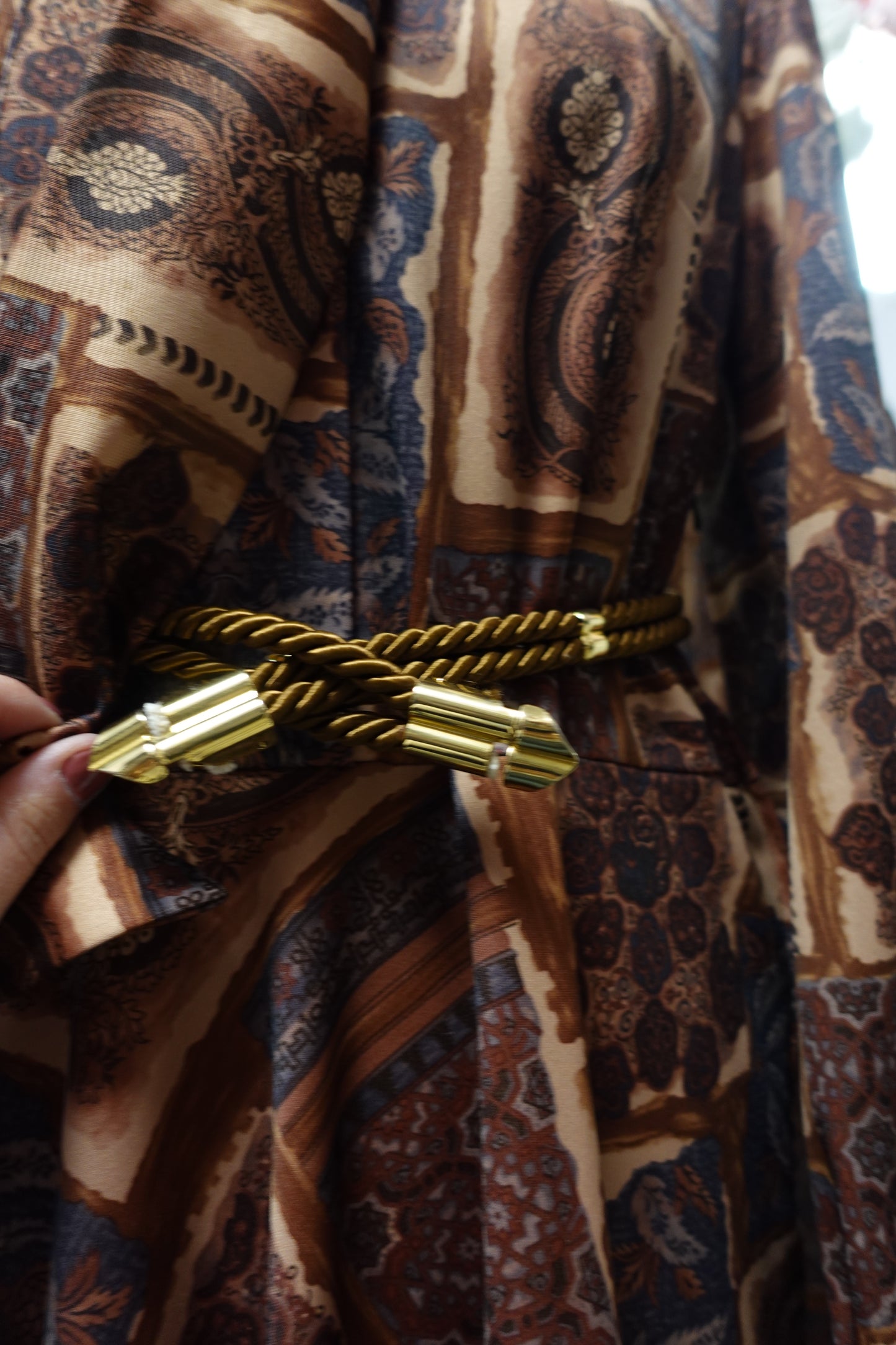 Robe Midi Vintage à Motifs Graphiques Marron & Col Lavallière