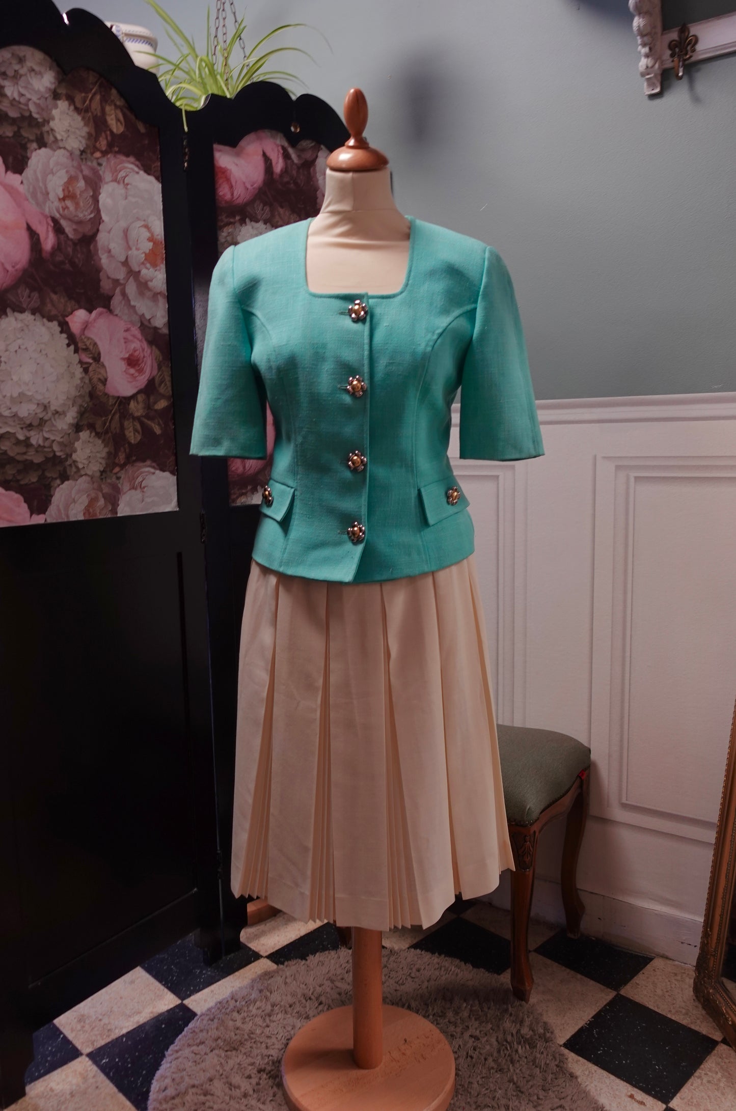 Veste tailleur vintage turquoise à boutons fleurs – Les Chemises Blanches France – Taille 38