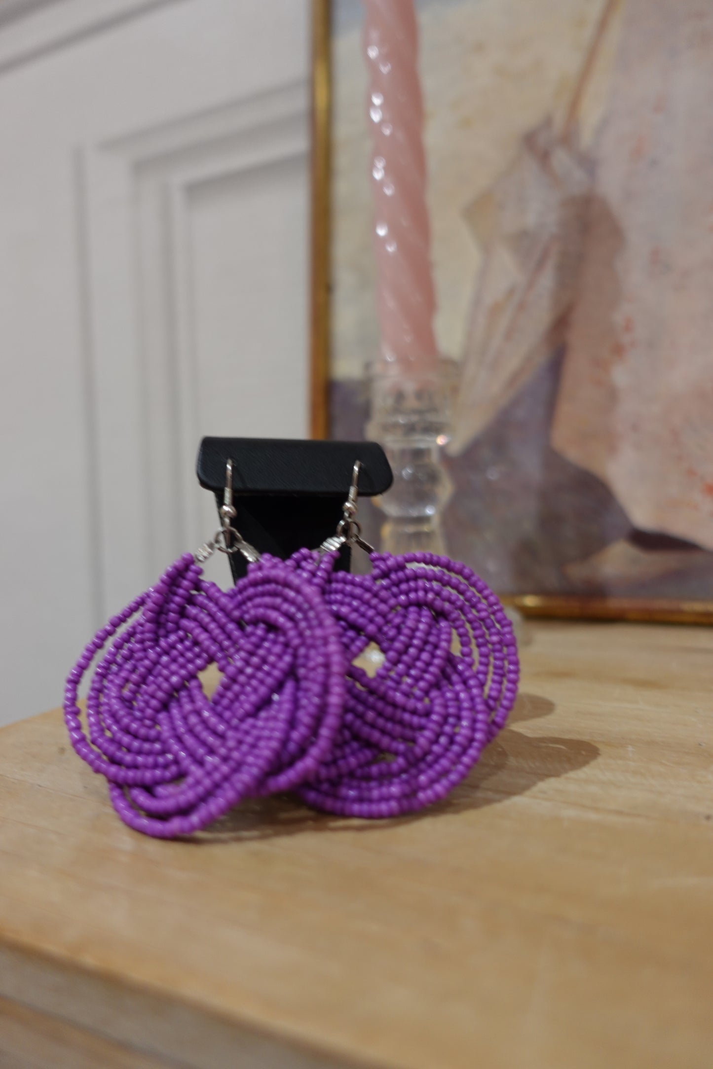 Boucles d’oreilles artisanales en perles de rocaille violettes – Fait main