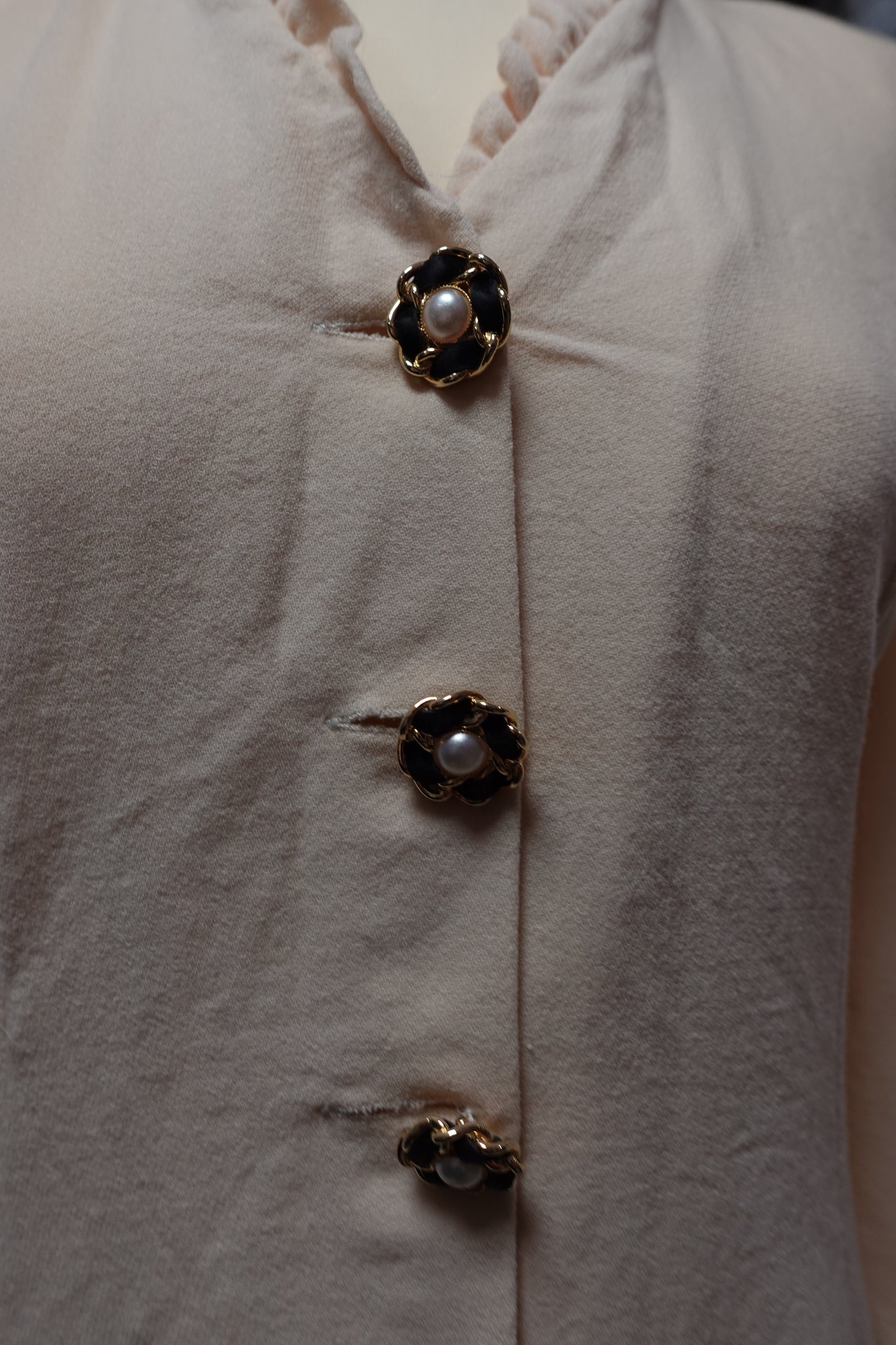 : Robe Midi en Laine Fine et Boutons Bijoux — Confection Italienne Rétro