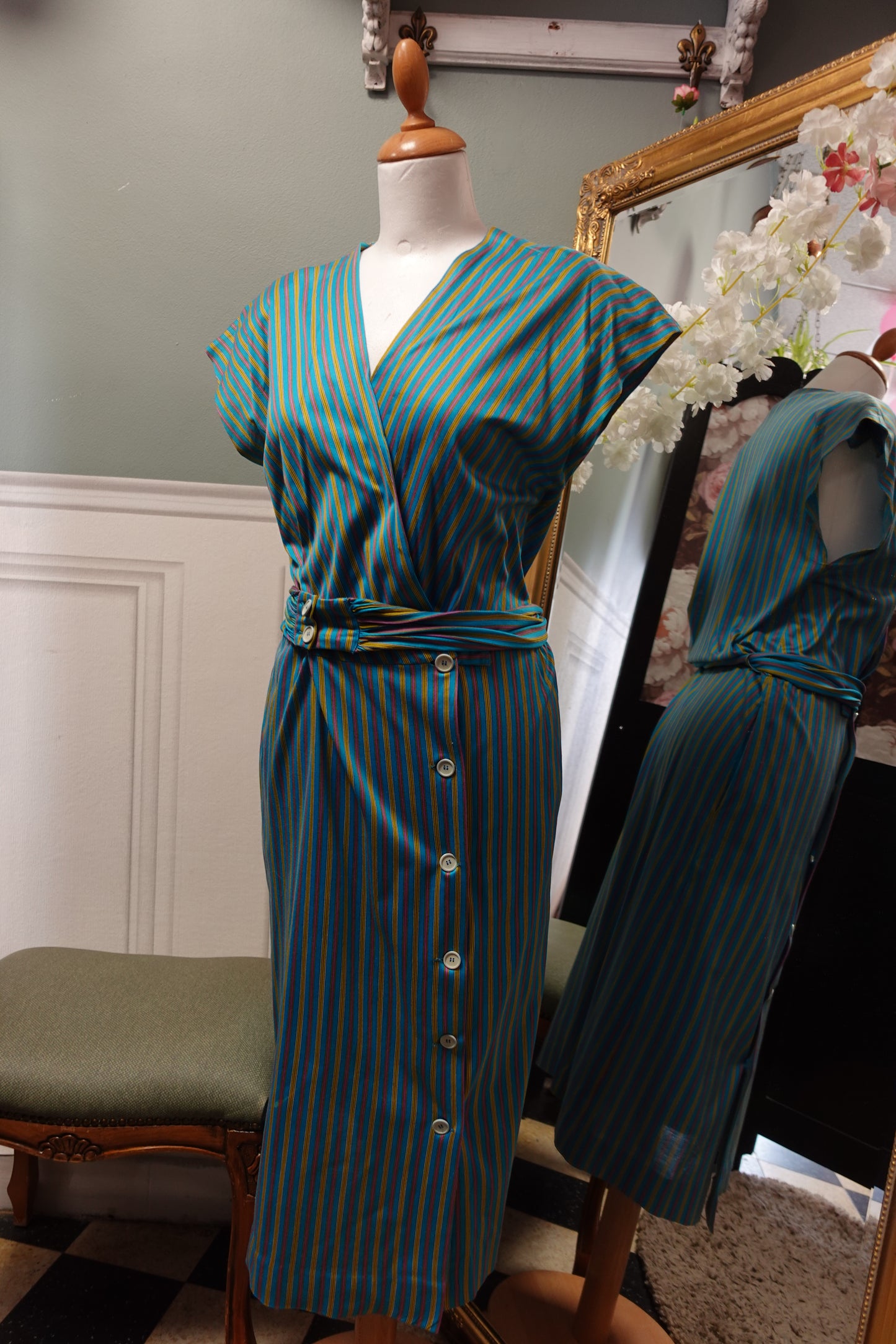 : Robe Midi Vintage Années 70 en Coton – Coupe Demi-Portefeuille & Manches Évasées