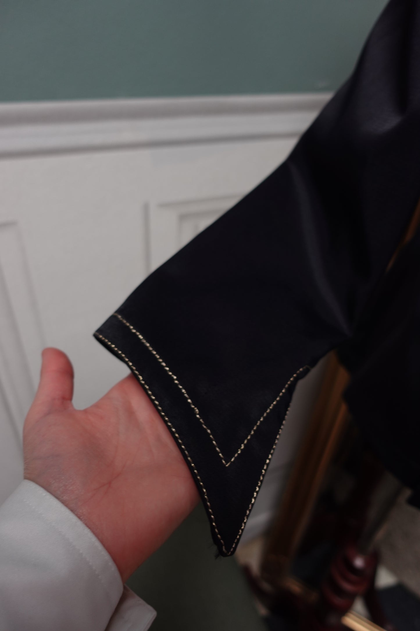 Veste Blazer Asymétrique Vintage — Noir & Boutons Bijoux (Circa 1980)