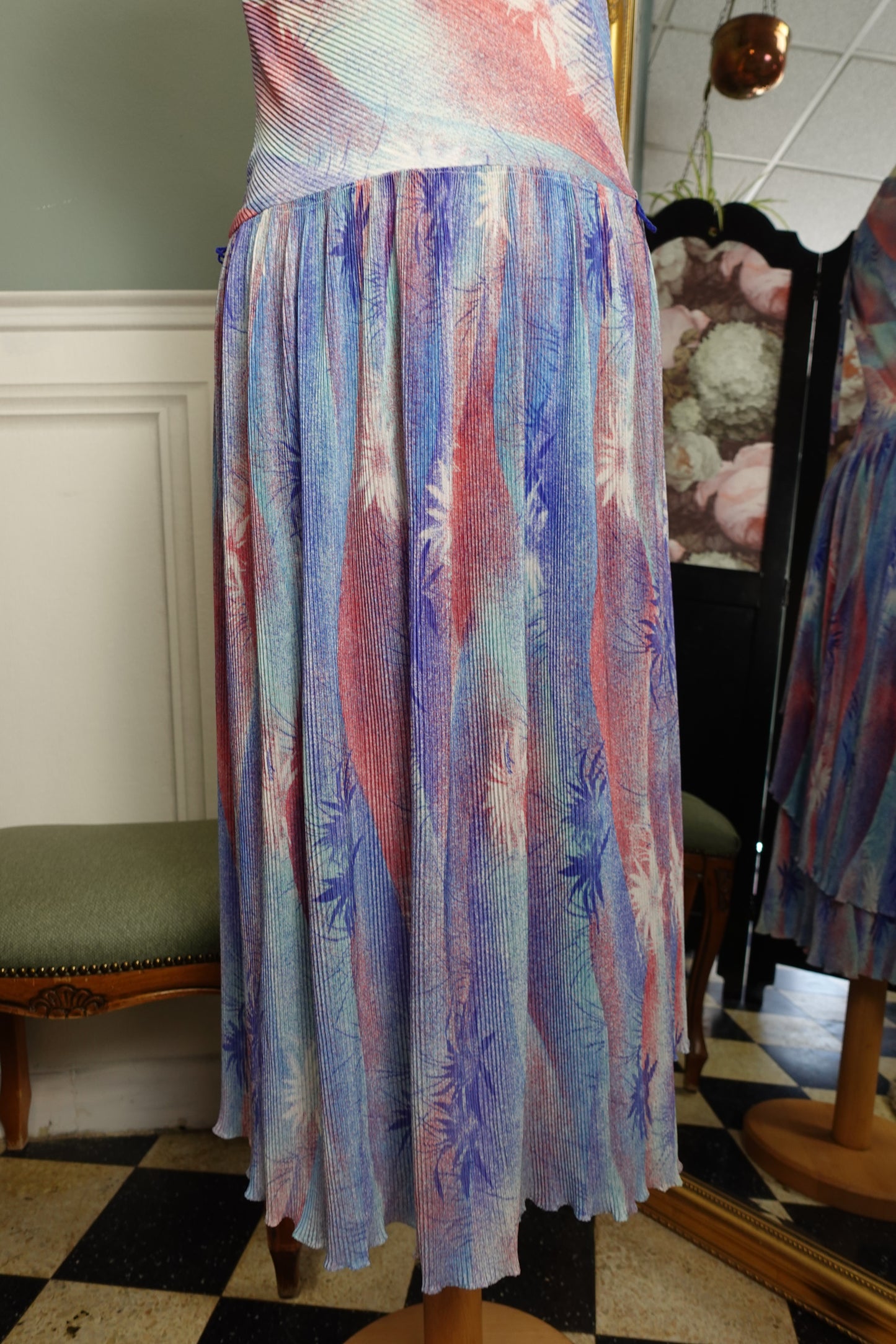 Robe vintage asymétrique plissée – Années 80