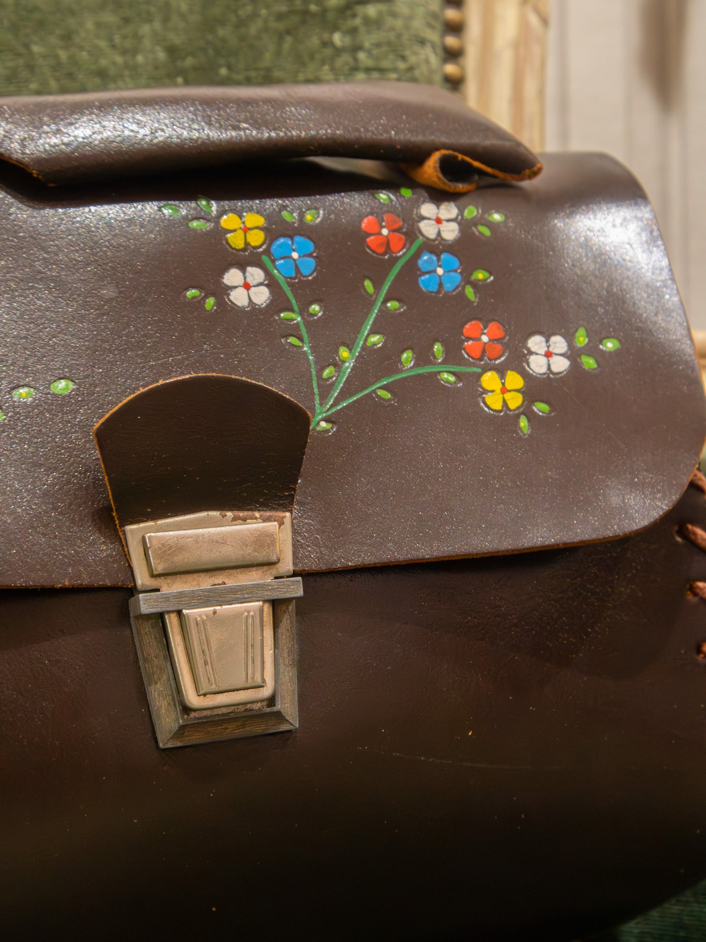 Sac à Main Unique en Cuir Repoussé et Peint à la Main — Esprit "Art Folk" Vintage