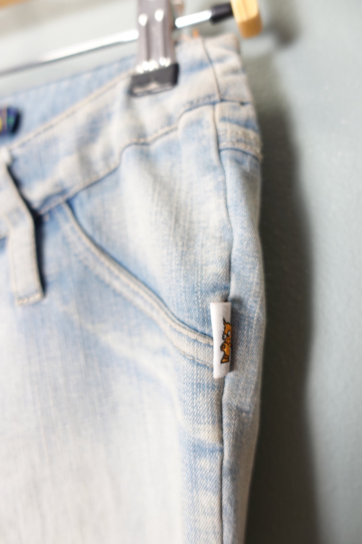 Jean Flare Vintage Y2K à fleurs brodées – La pépite des années 2000 🌼
