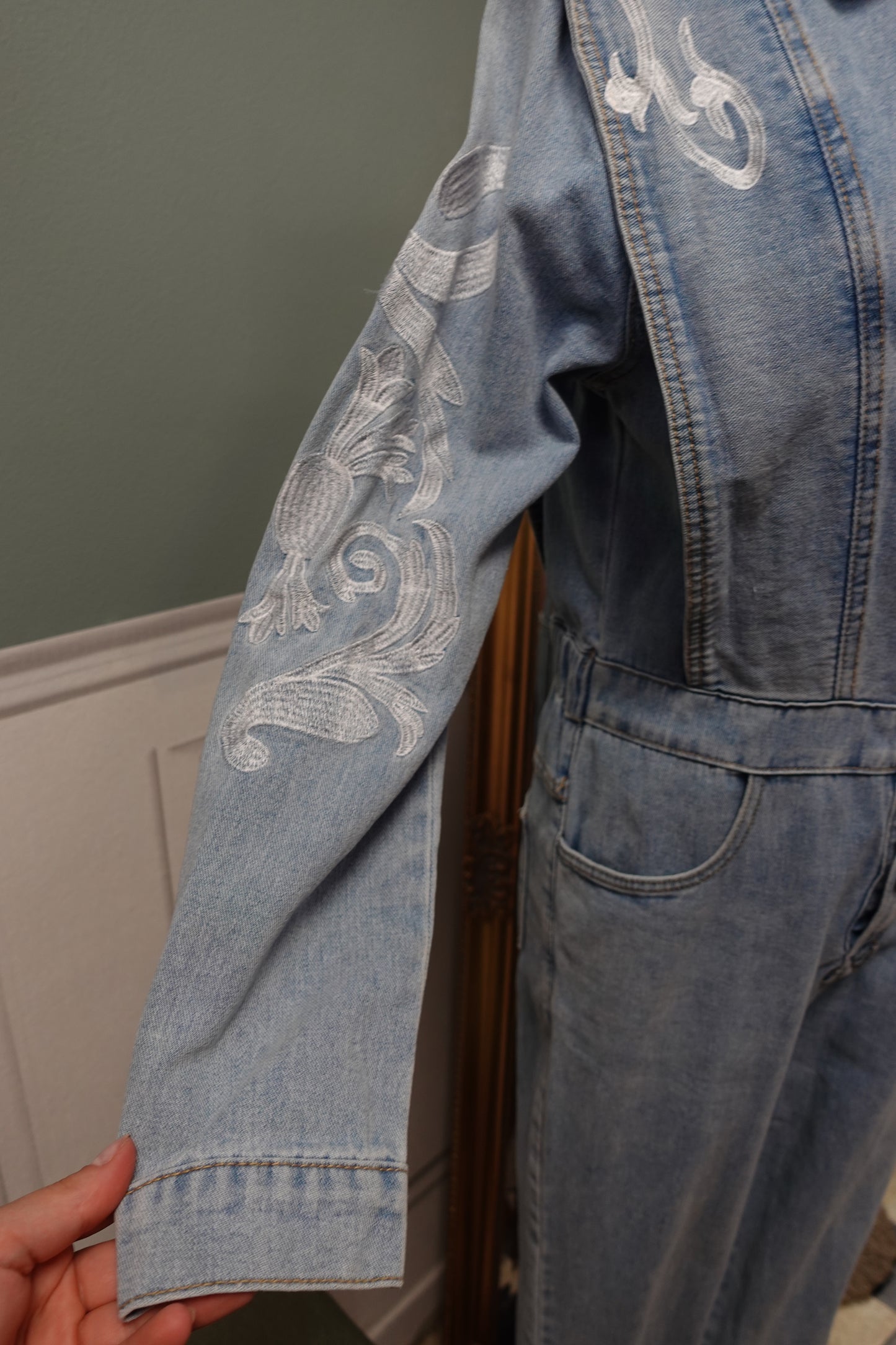 Combinaison en denim structurée – Inspiration Années 80