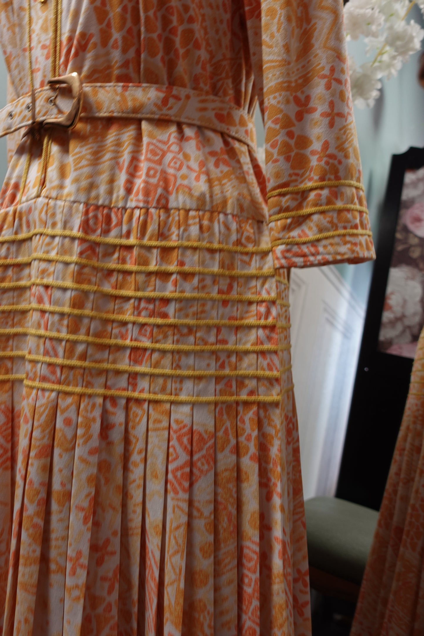 Robe Midi Vintage Fluide – Ceinture Coordonnée & Détails d'Exception