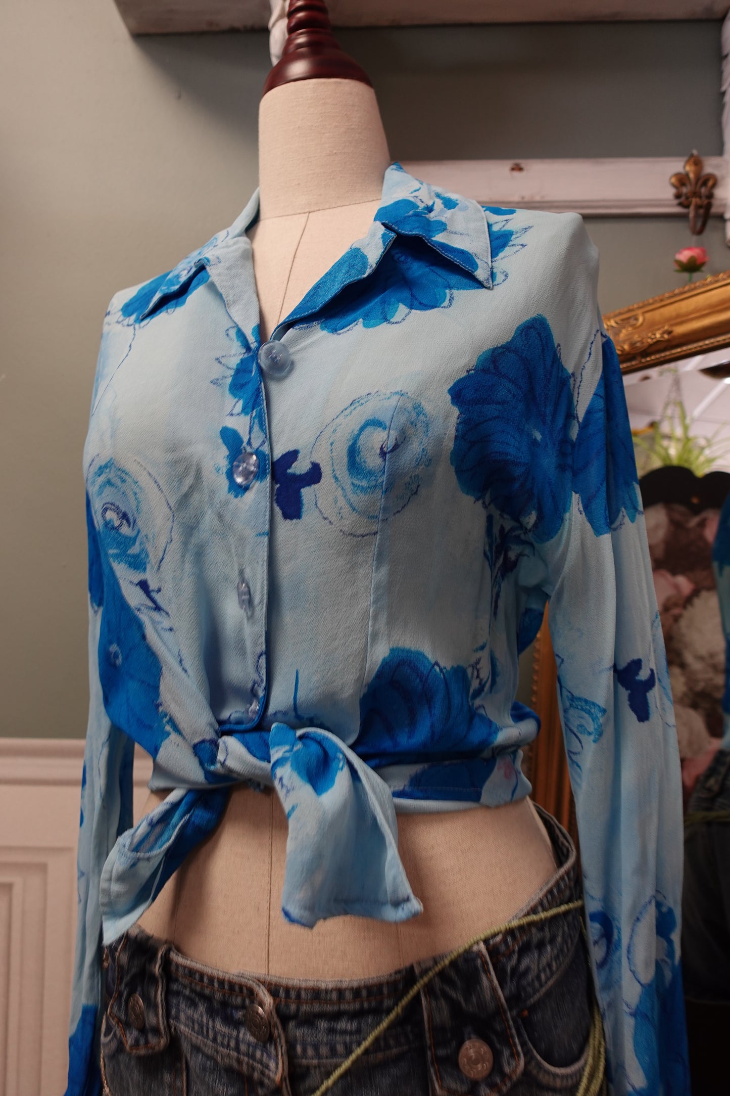 Chemisier vintage Beverly Rose en viscose à imprimé floral bleu
