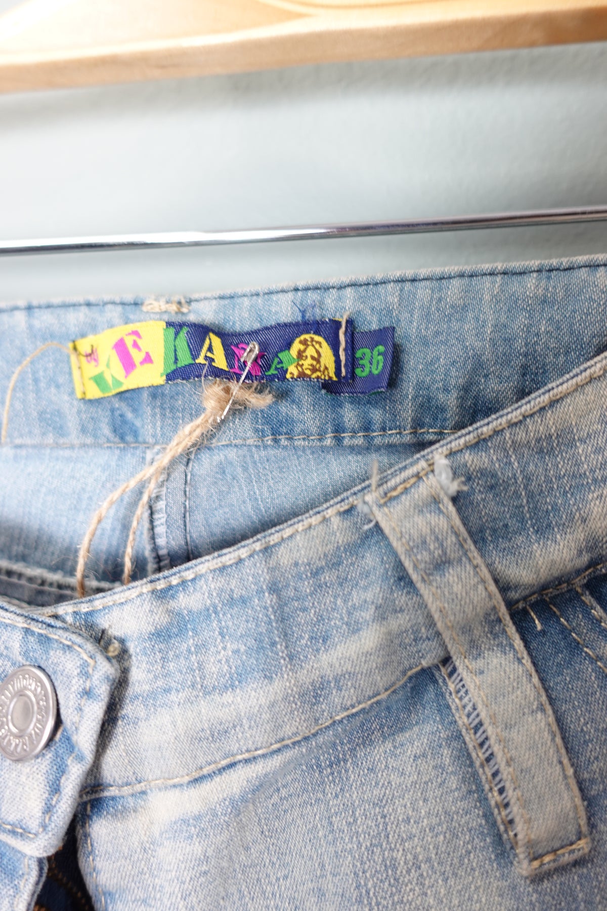 Jean Flare Vintage Y2K à fleurs brodées – La pépite des années 2000 🌼