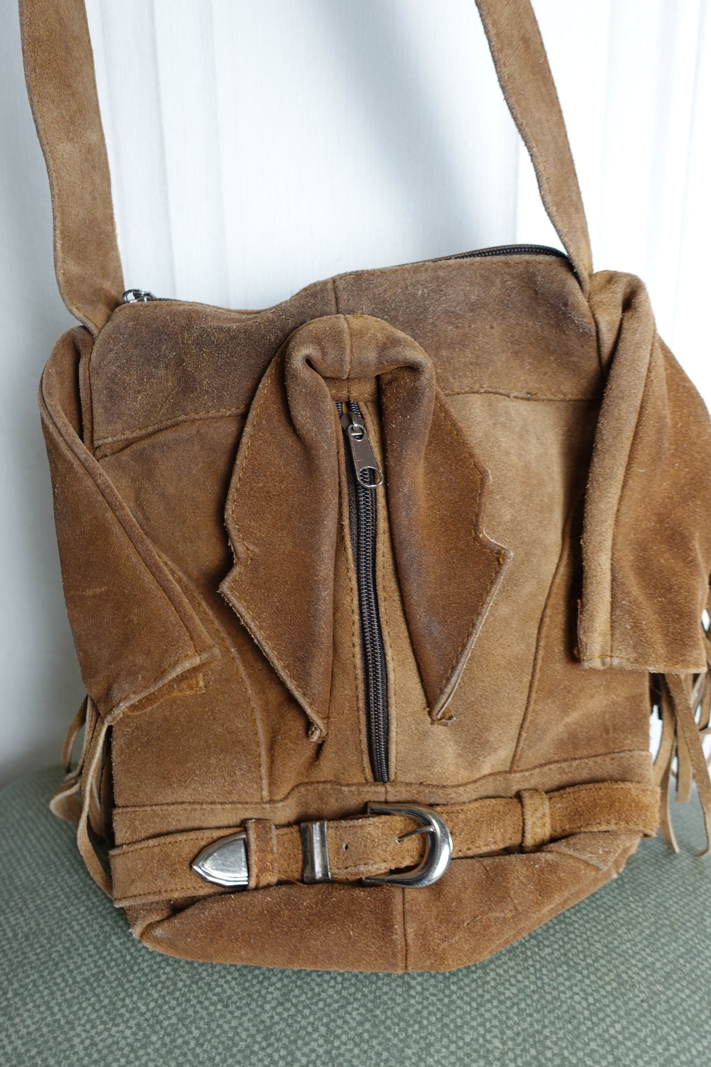 Sac bandoulière vintage en cuir suédé – Design veste western