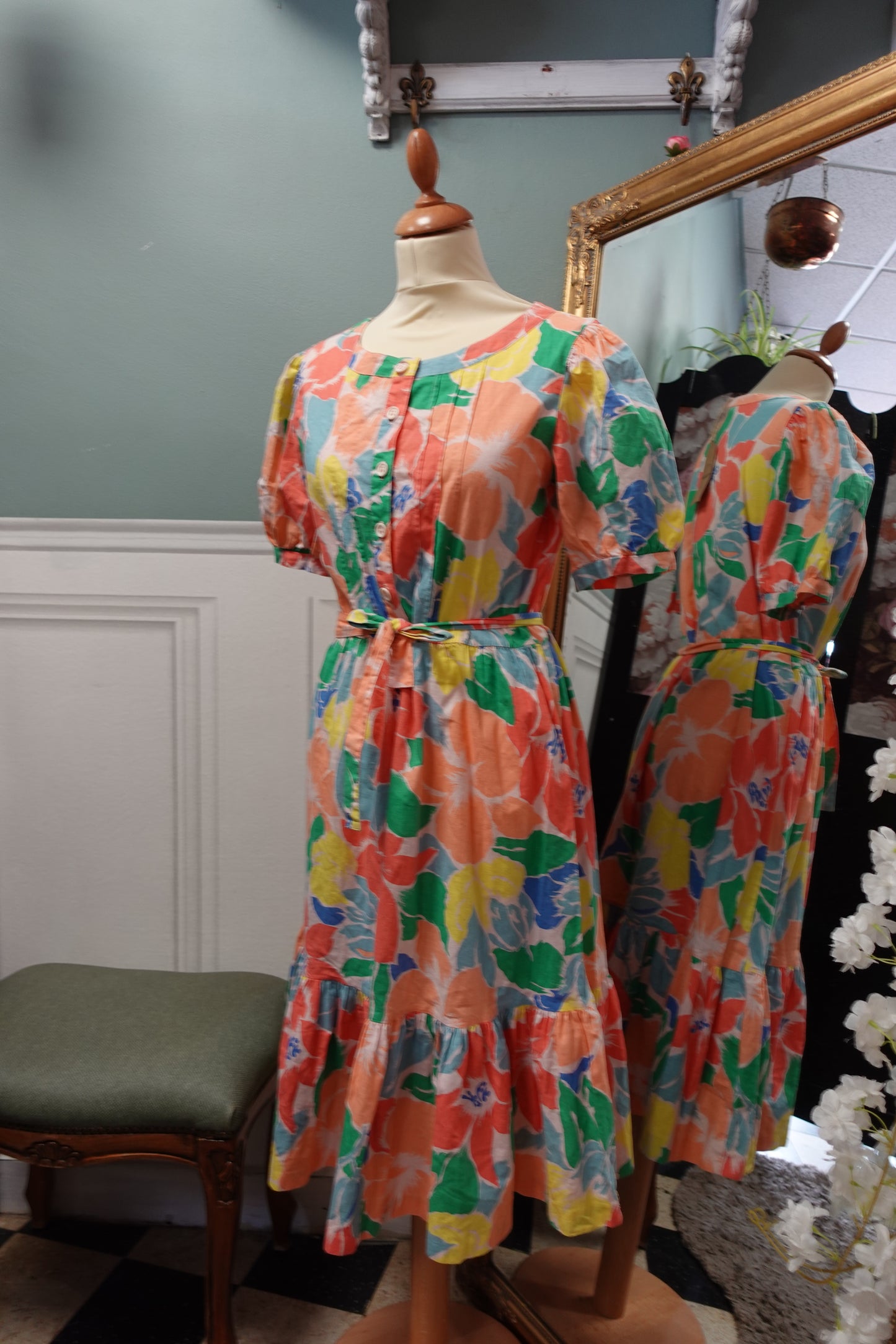 Robe vintage fleurie Made in France 100 % coton – Ceinturée